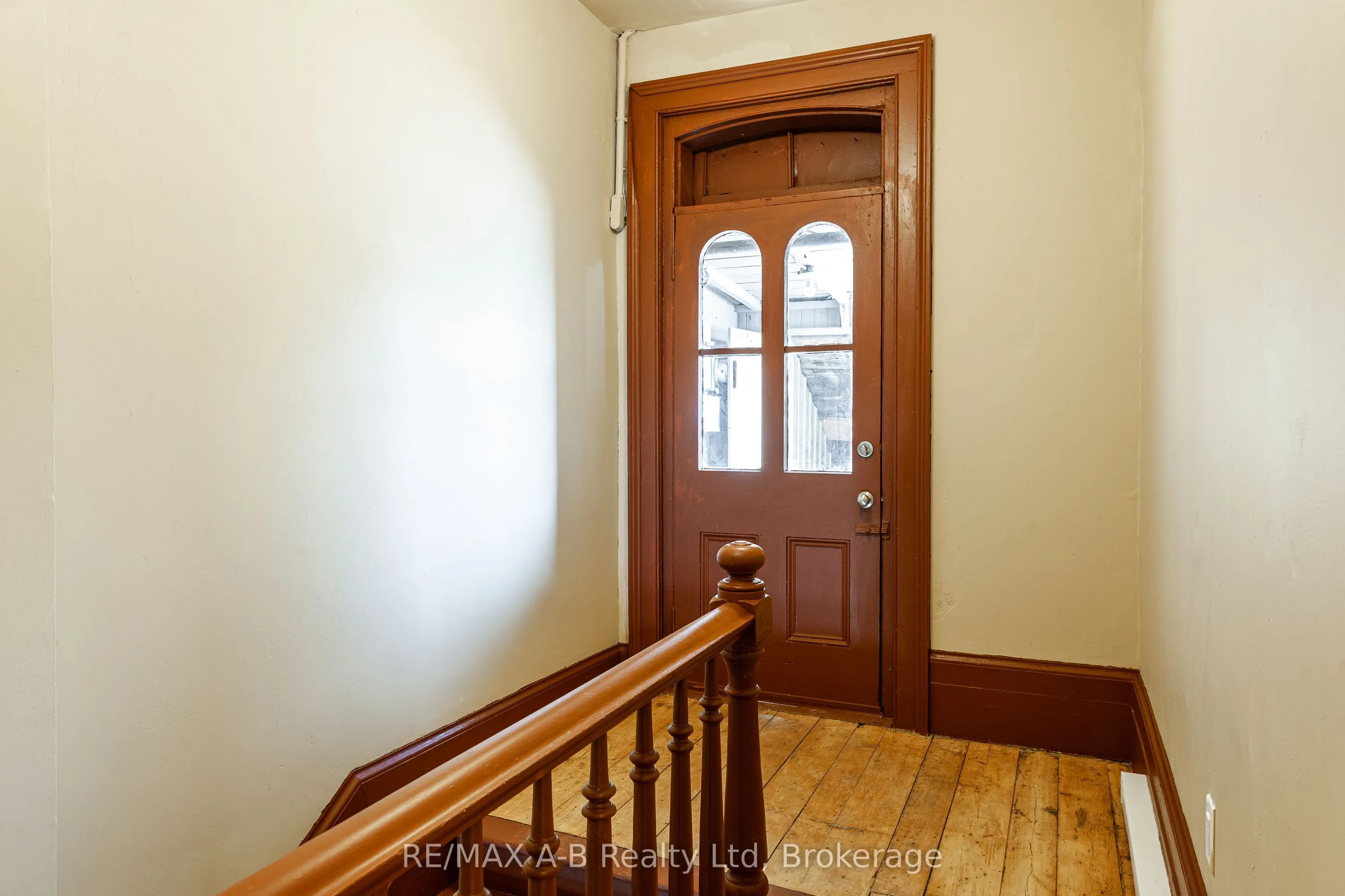 141-143 Queen Street E