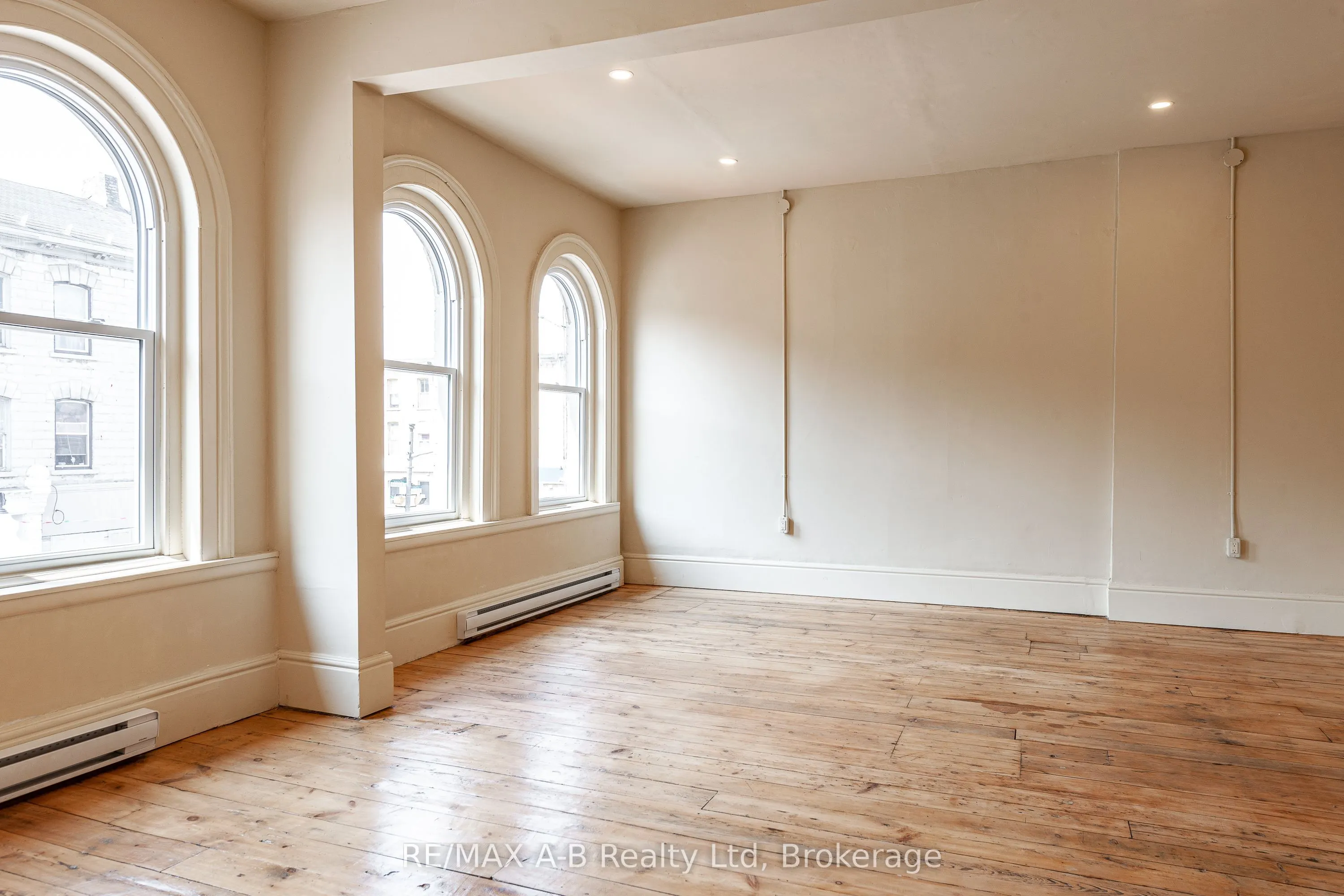 141-143 Queen Street E