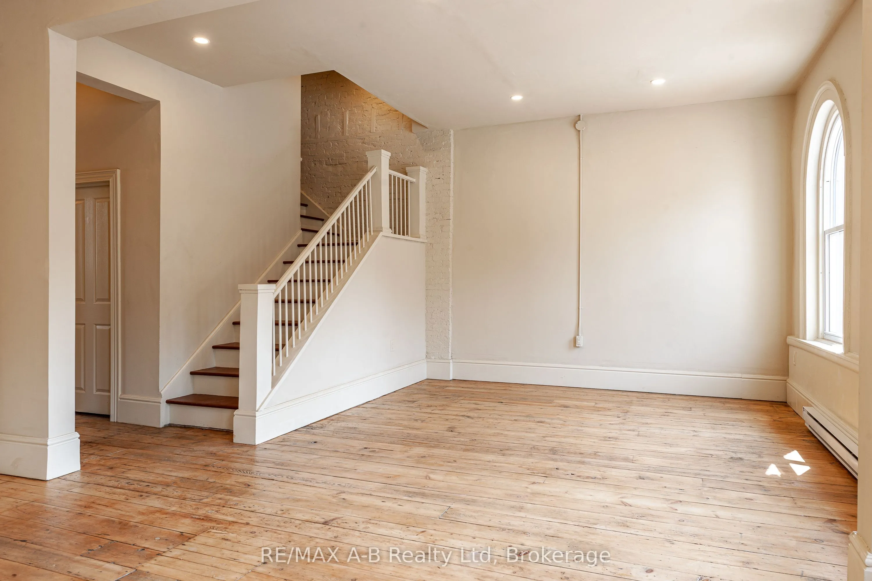 141-143 Queen Street E