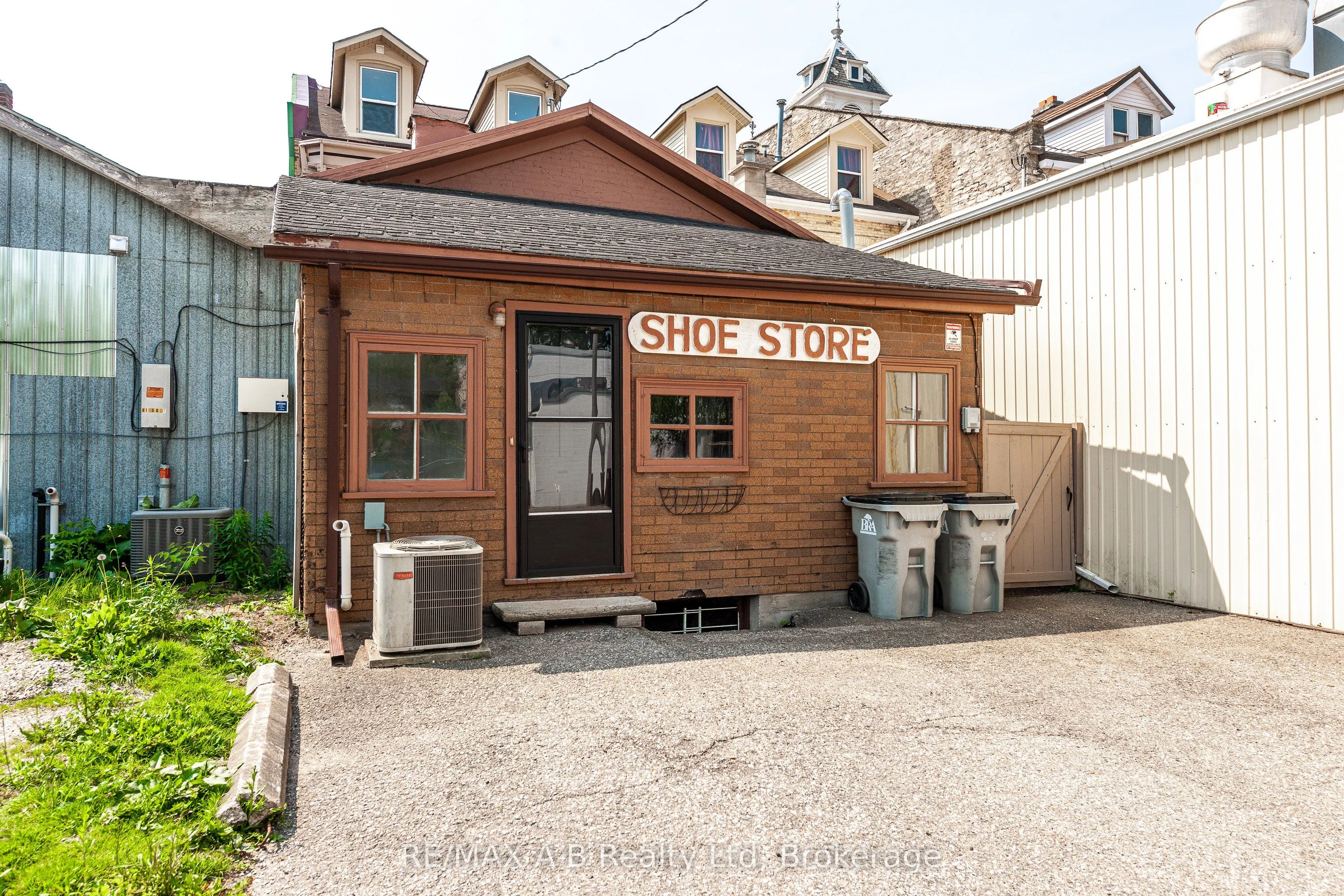 141-143 Queen Street E
