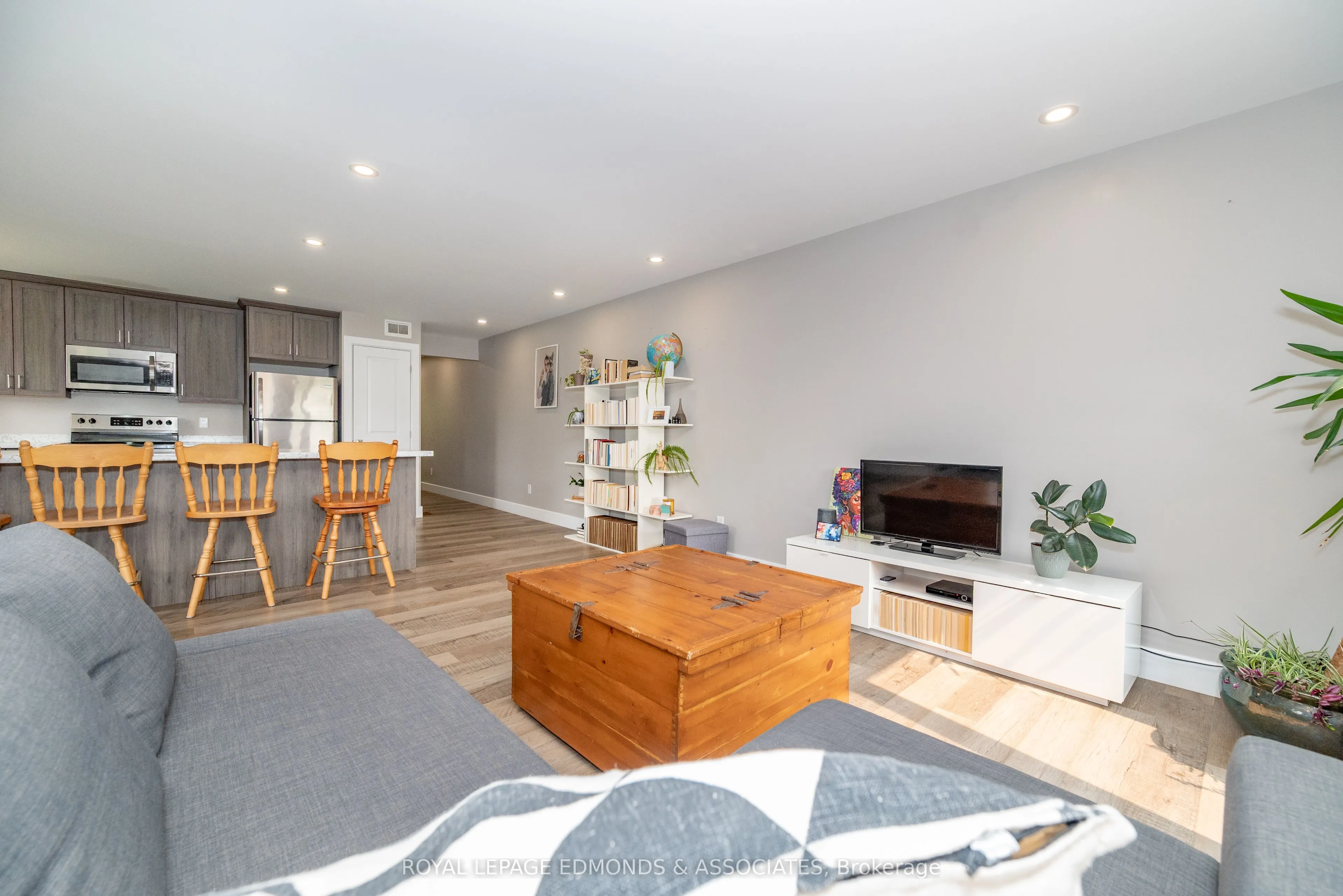 464 Dominion Street