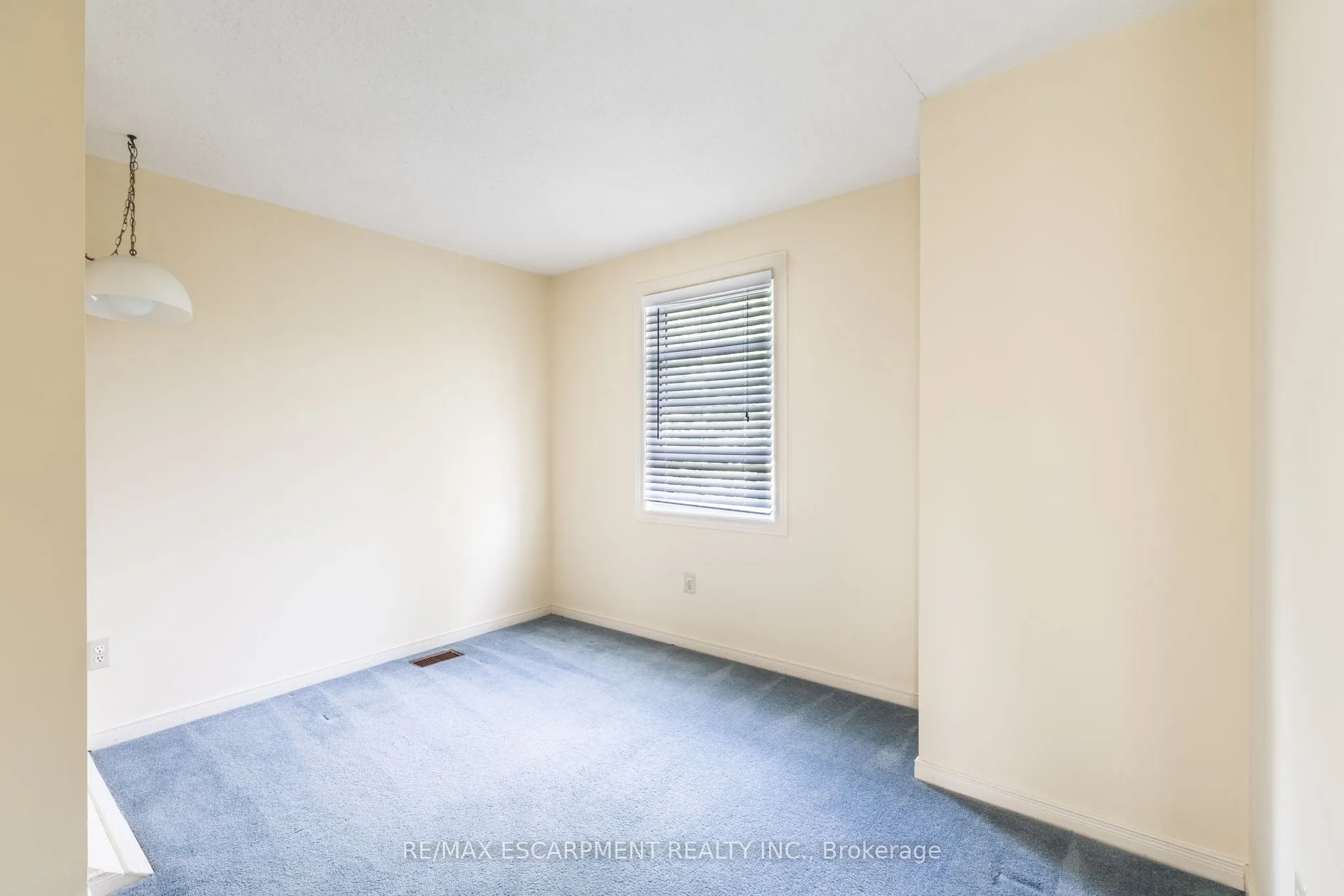 11 Bridlewood Drive