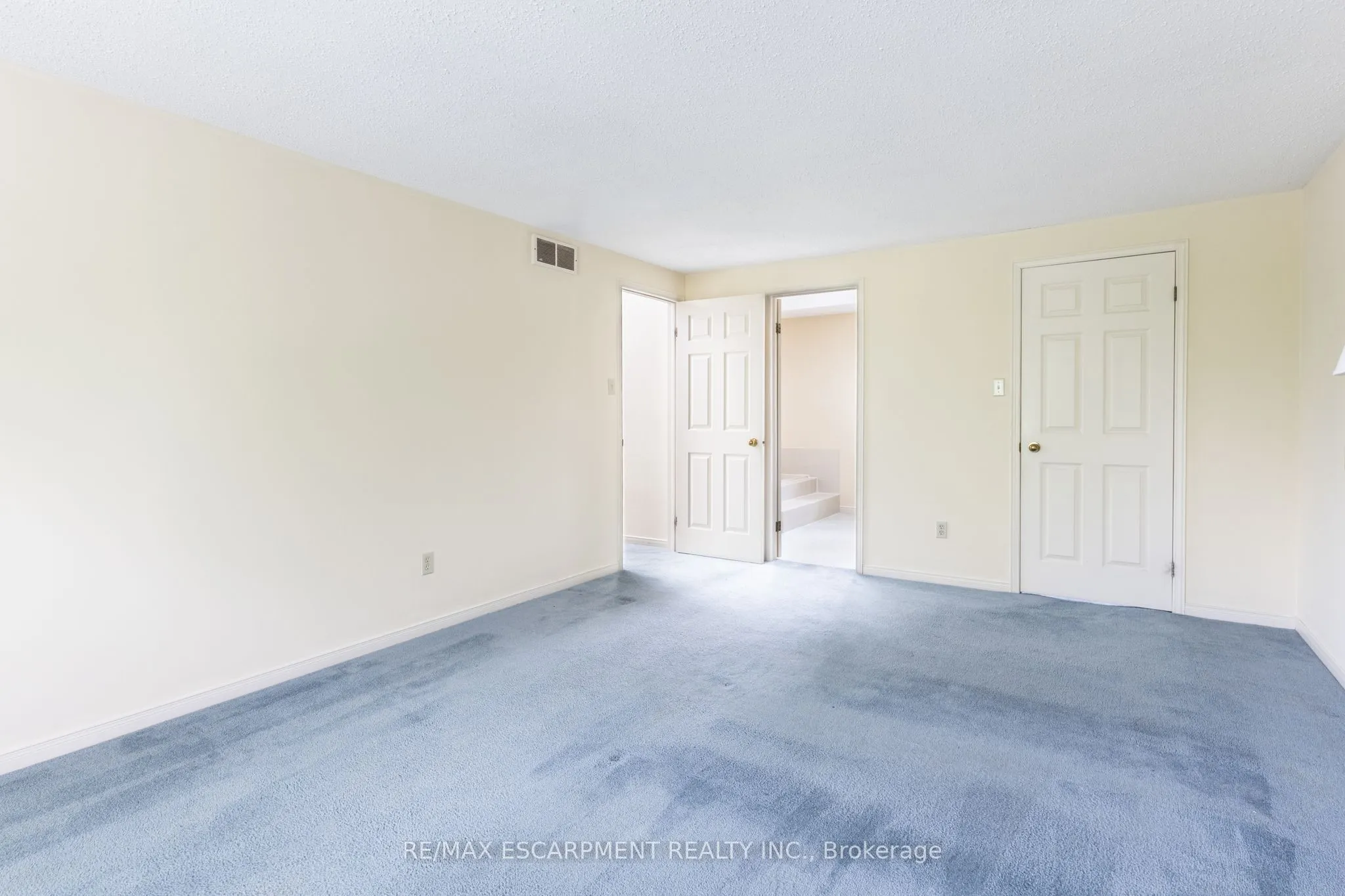 11 Bridlewood Drive