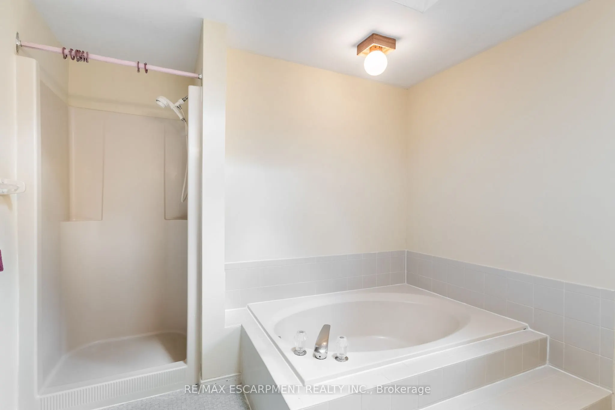 11 Bridlewood Drive