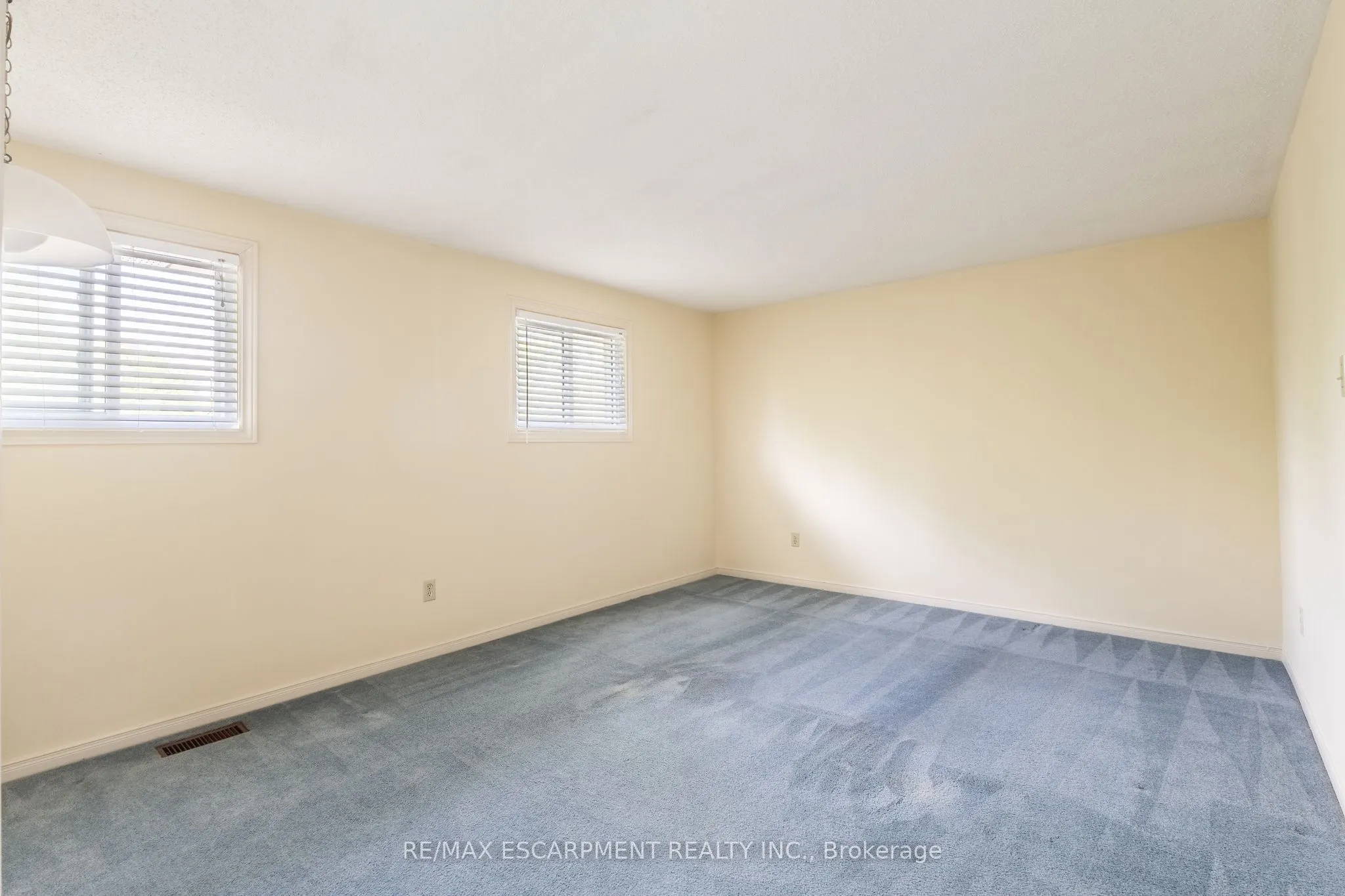 11 Bridlewood Drive