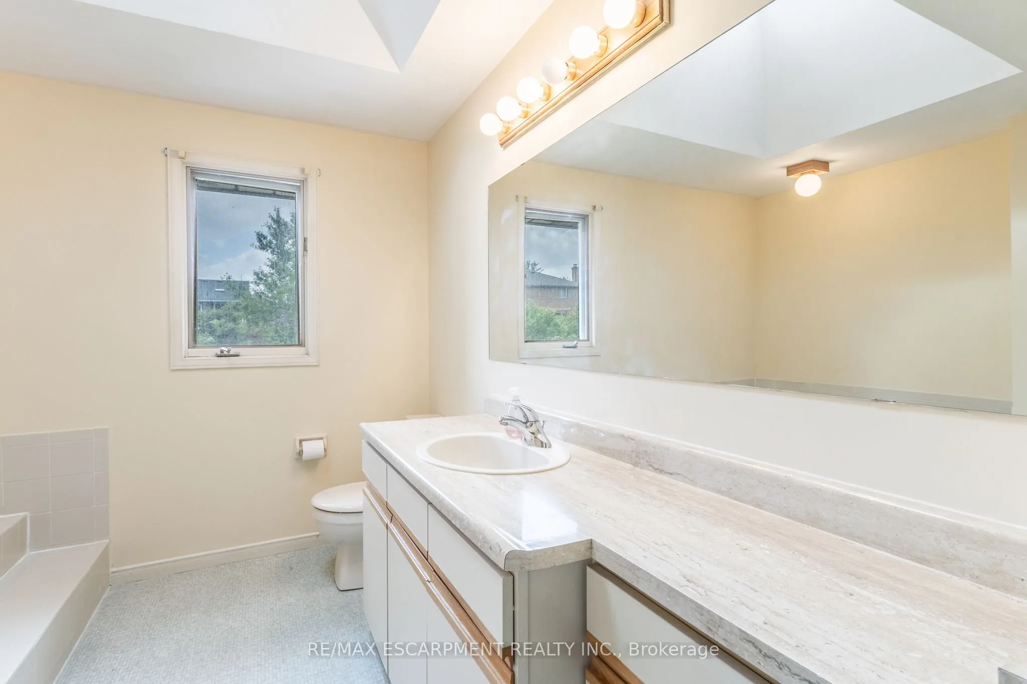 11 Bridlewood Drive