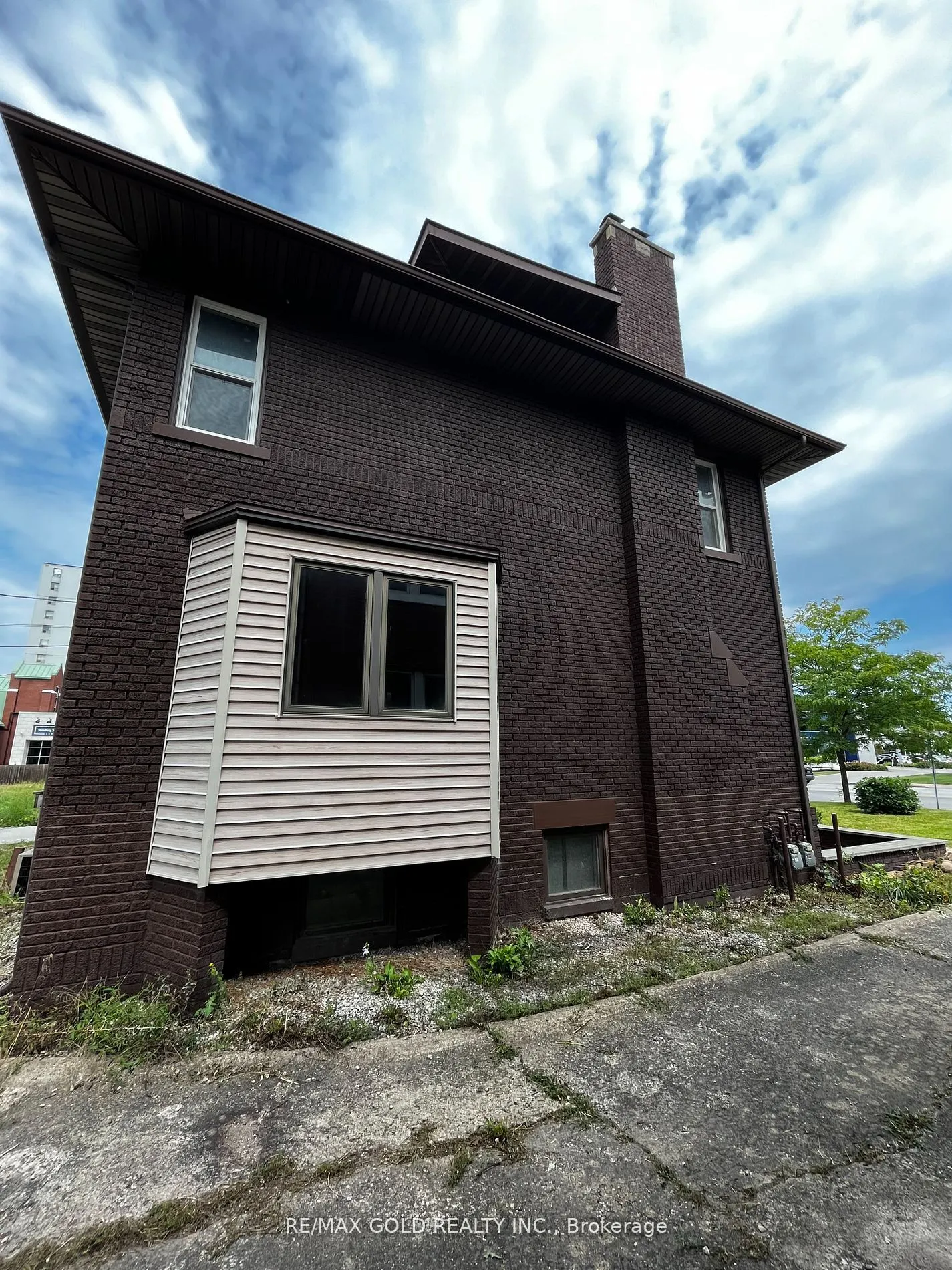 1575 Ouellette Avenue N