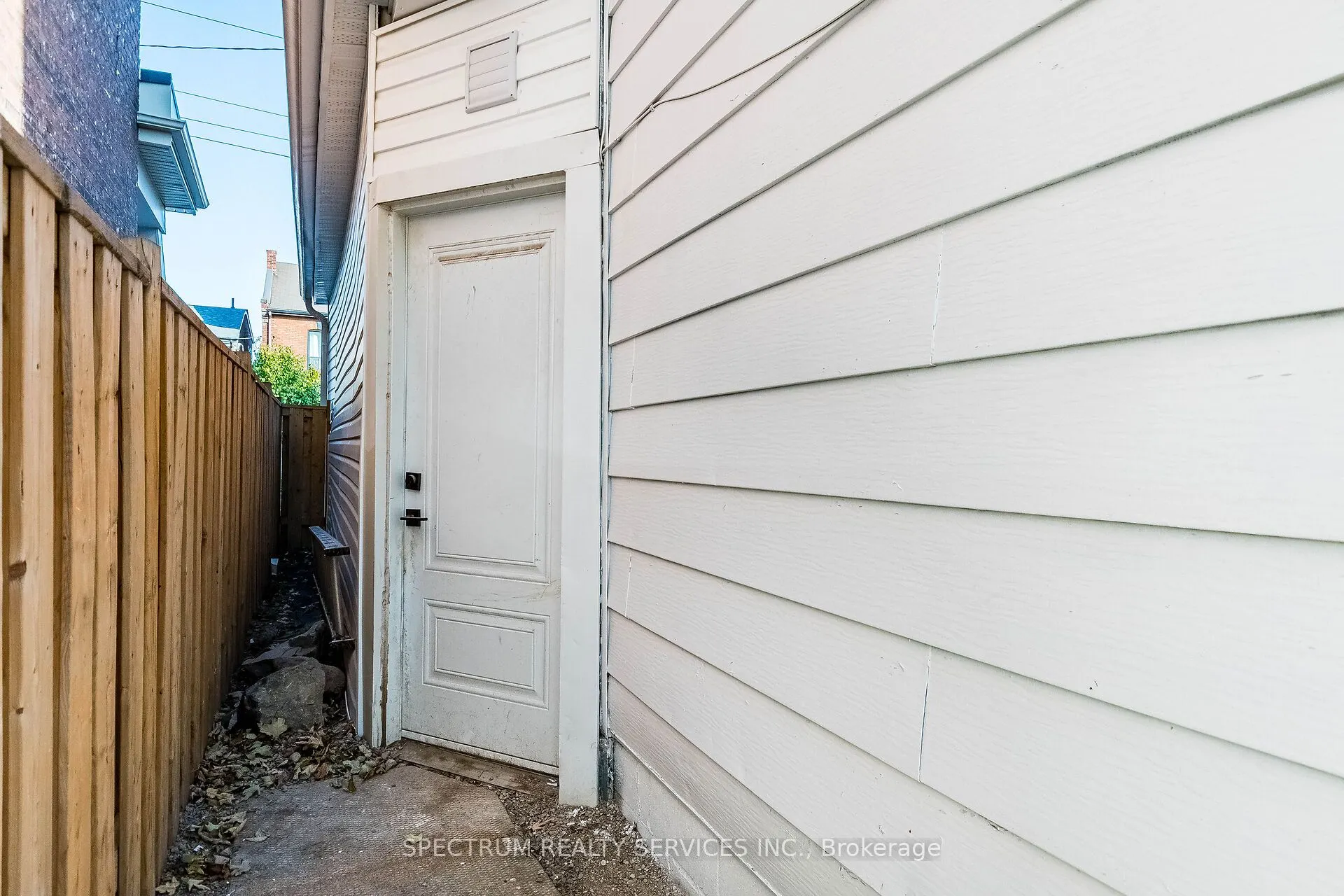135 East Avenue N