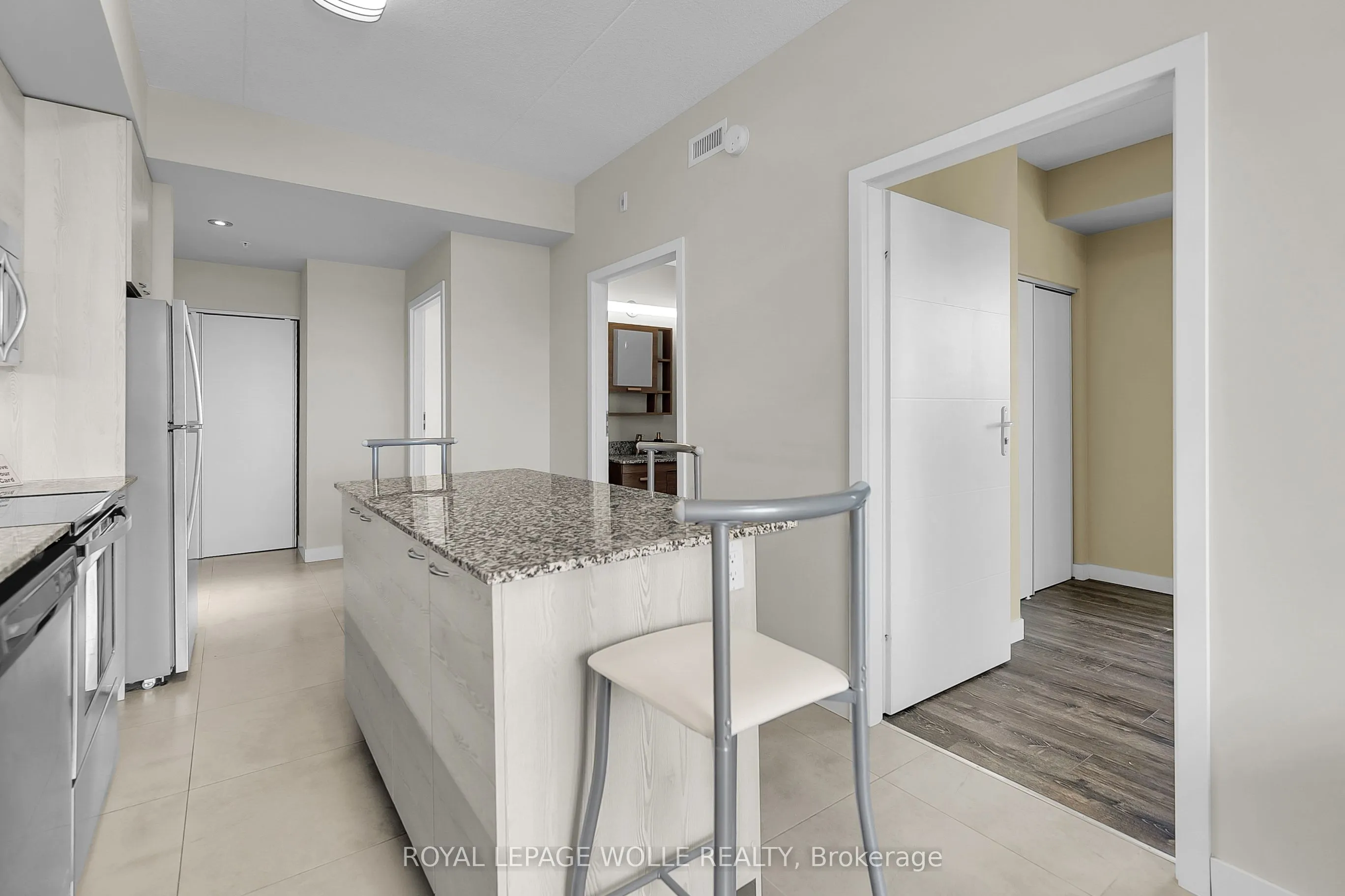 280 Lester Street #404