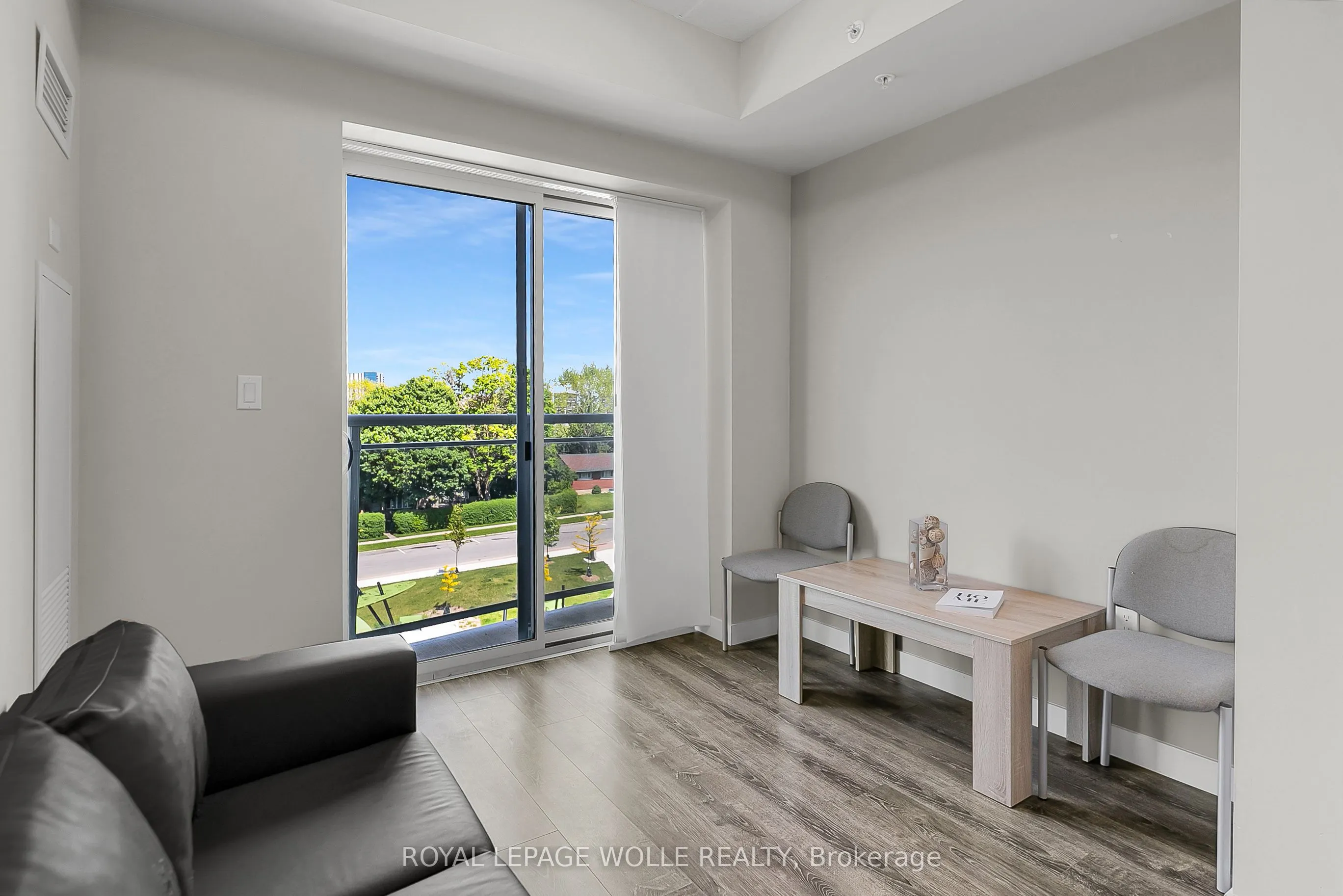 280 Lester Street #404