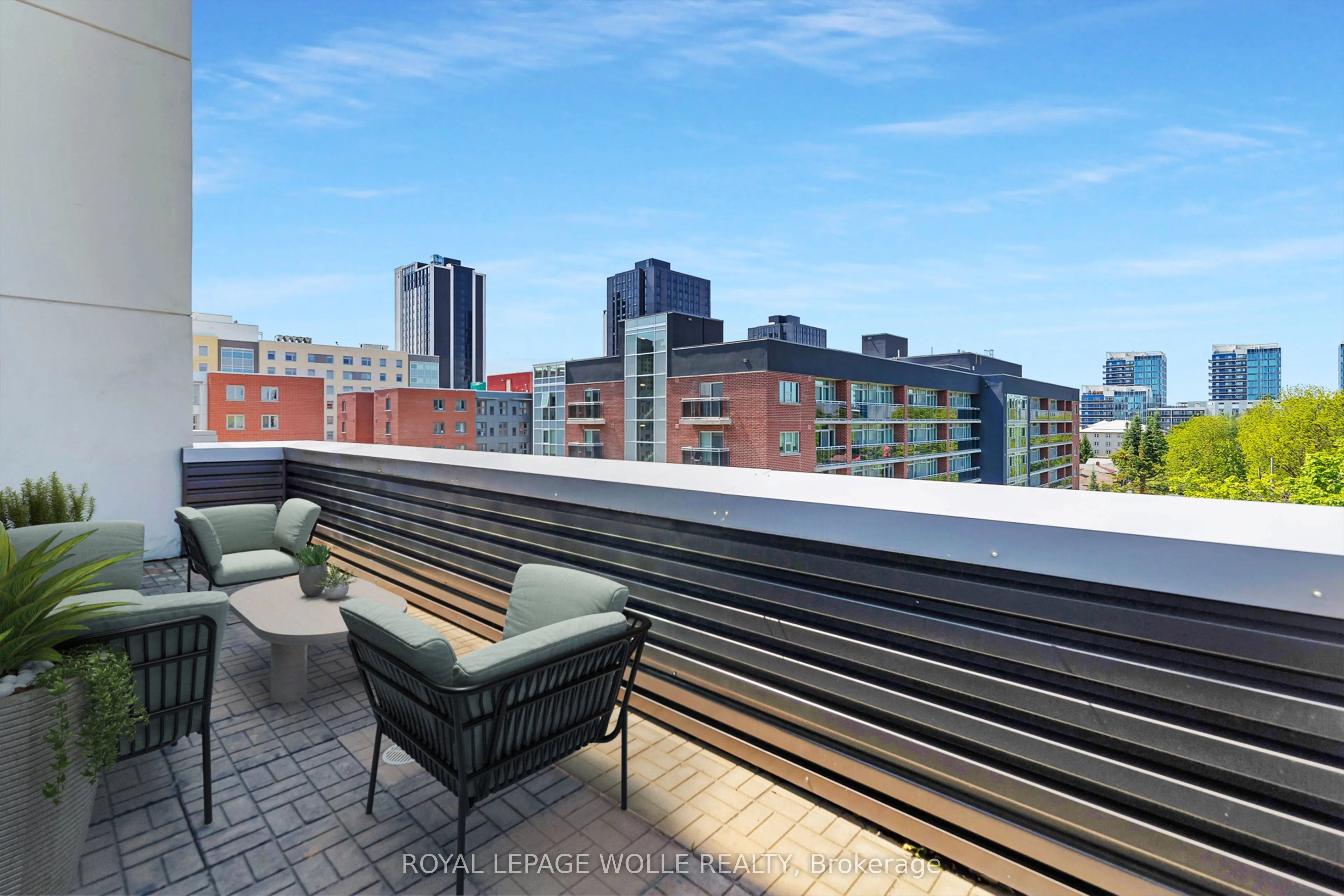 280 Lester Street #404