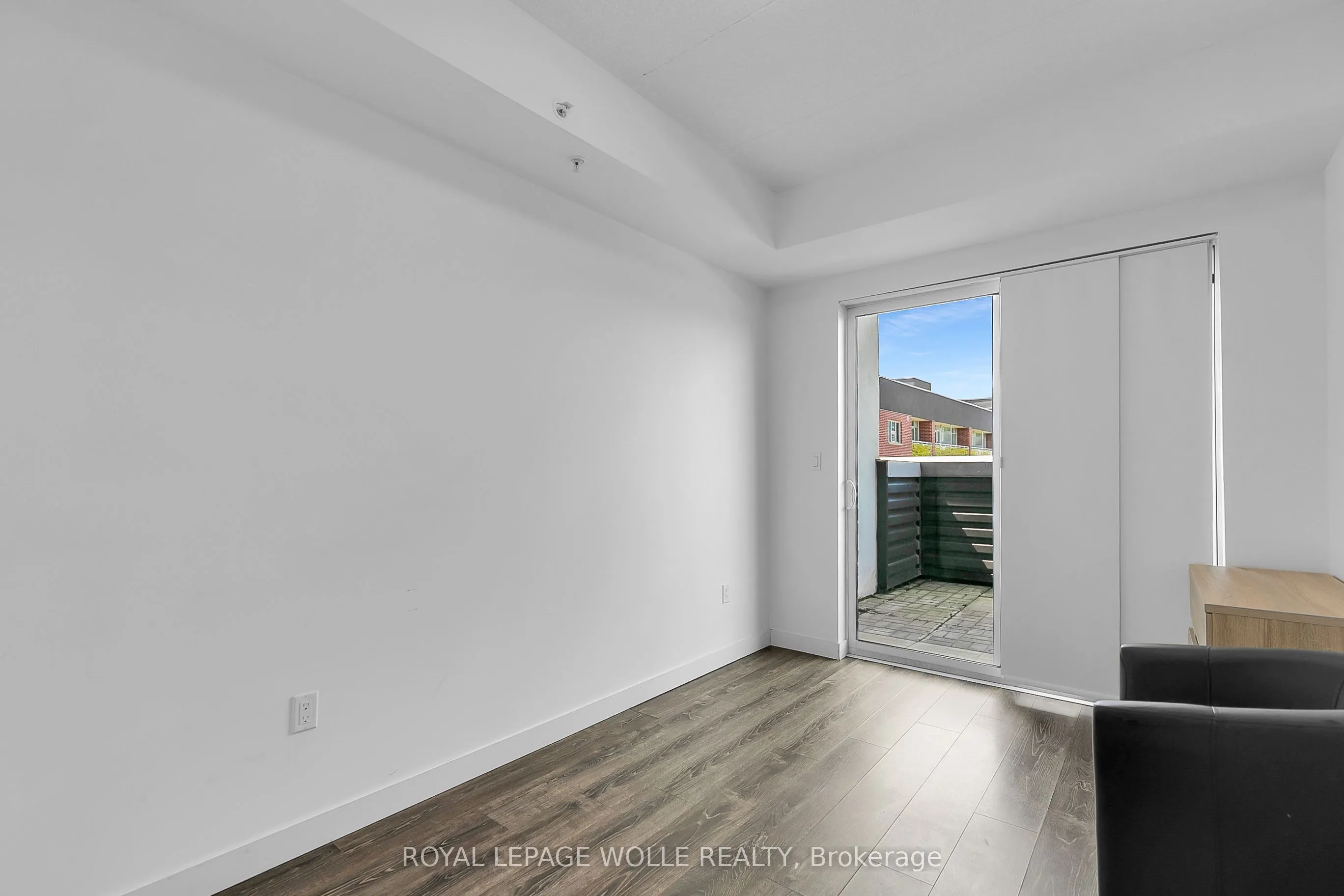 280 Lester Street #404