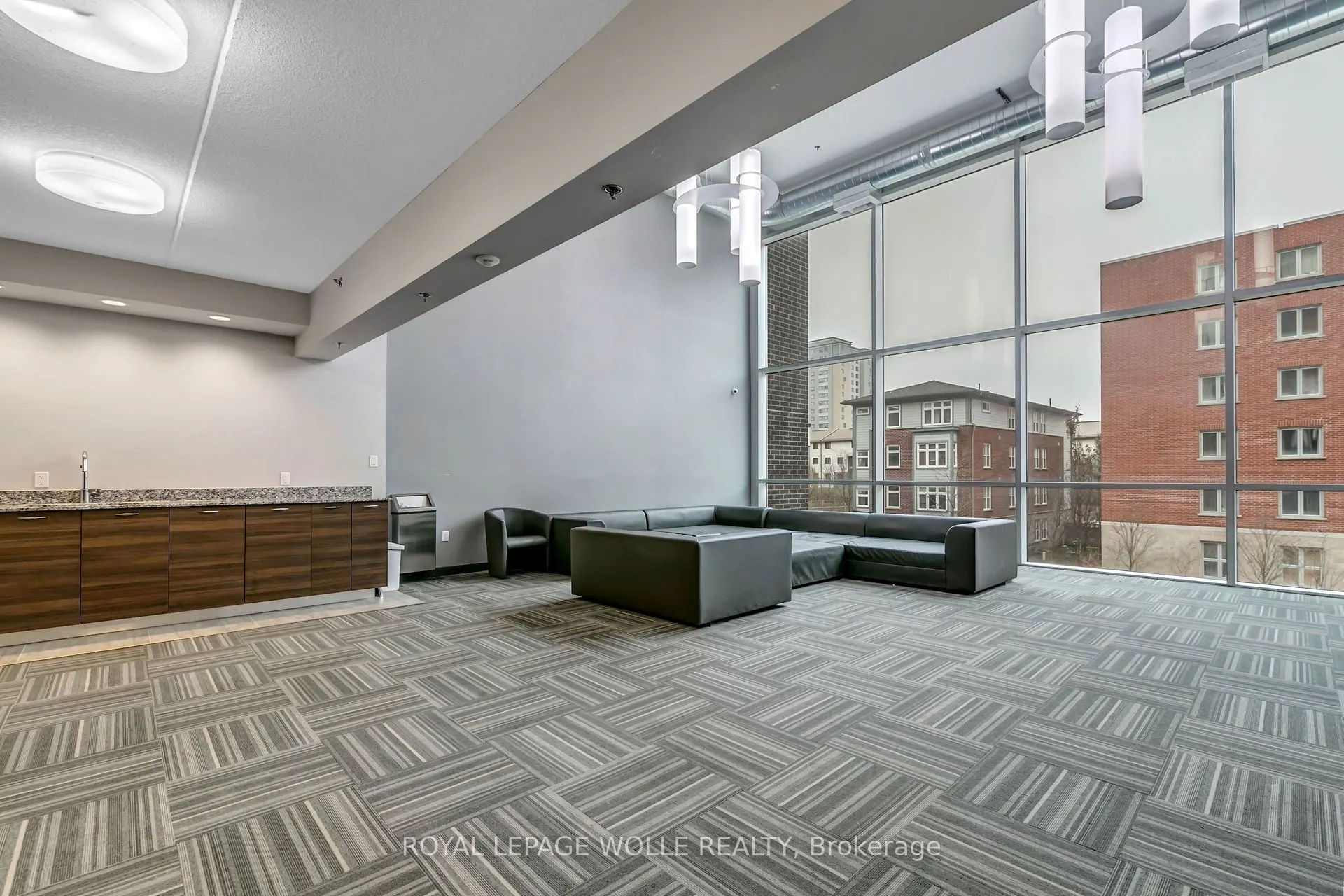 280 Lester Street #404