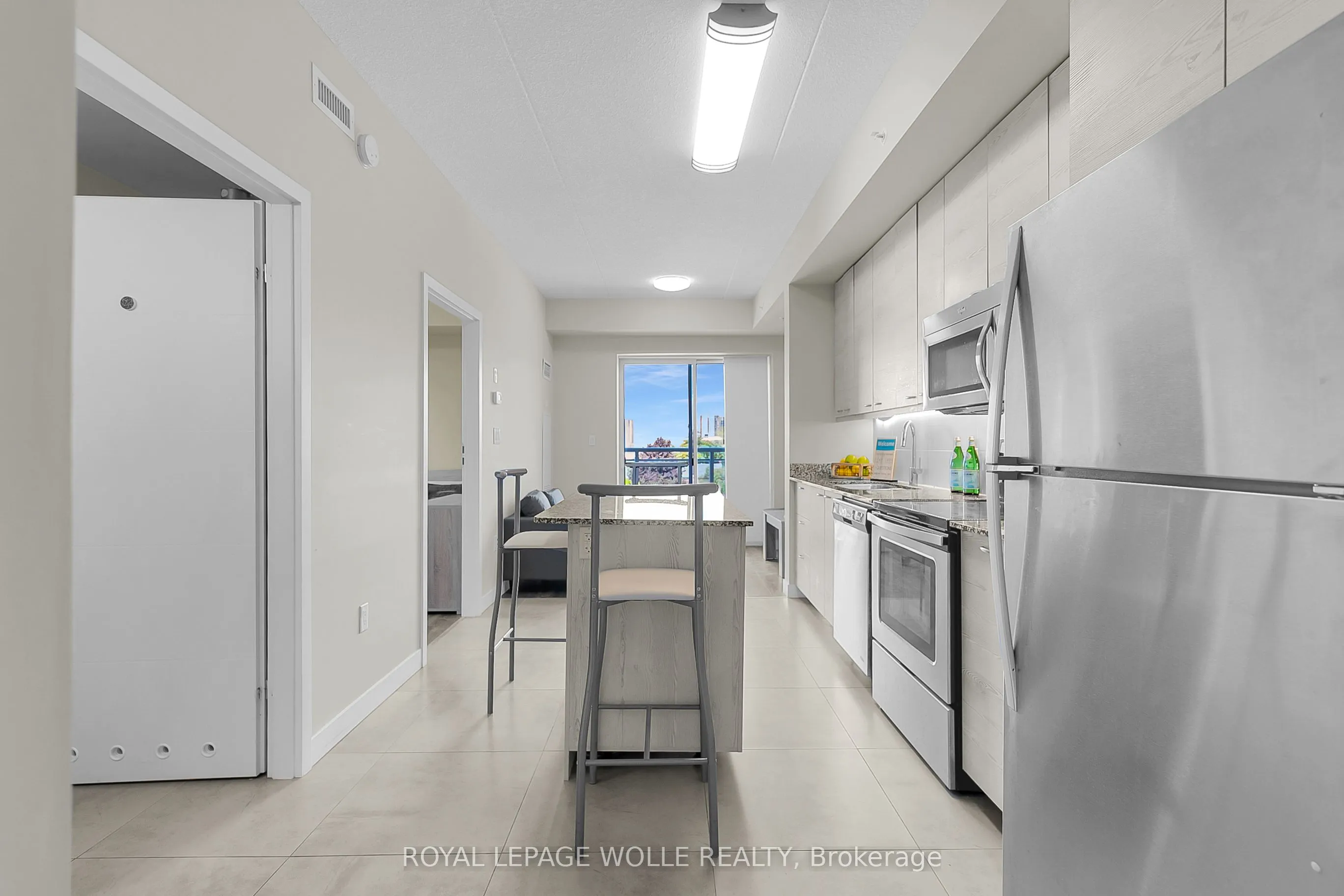 280 Lester Street #404