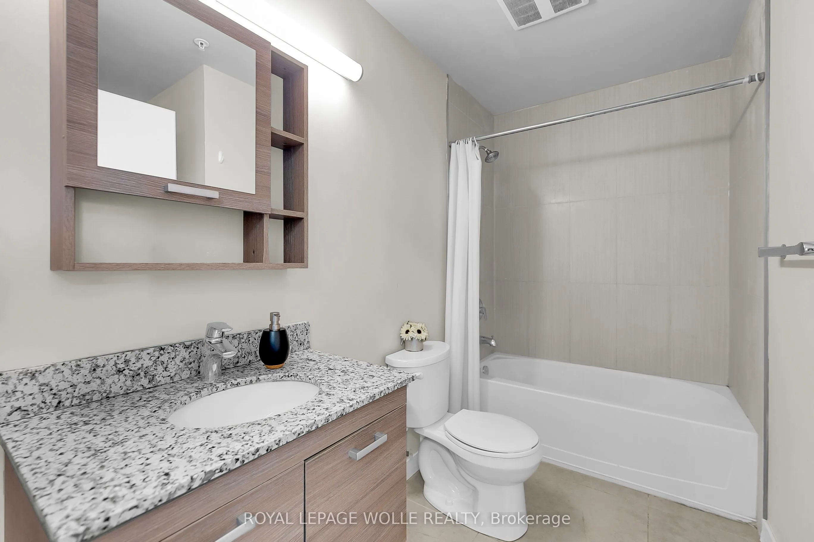 280 Lester Street #404