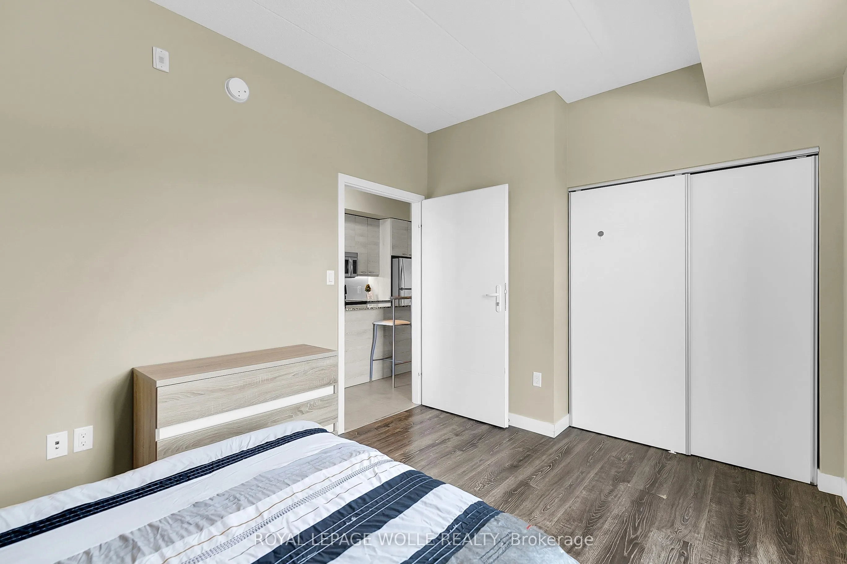 280 Lester Street #404