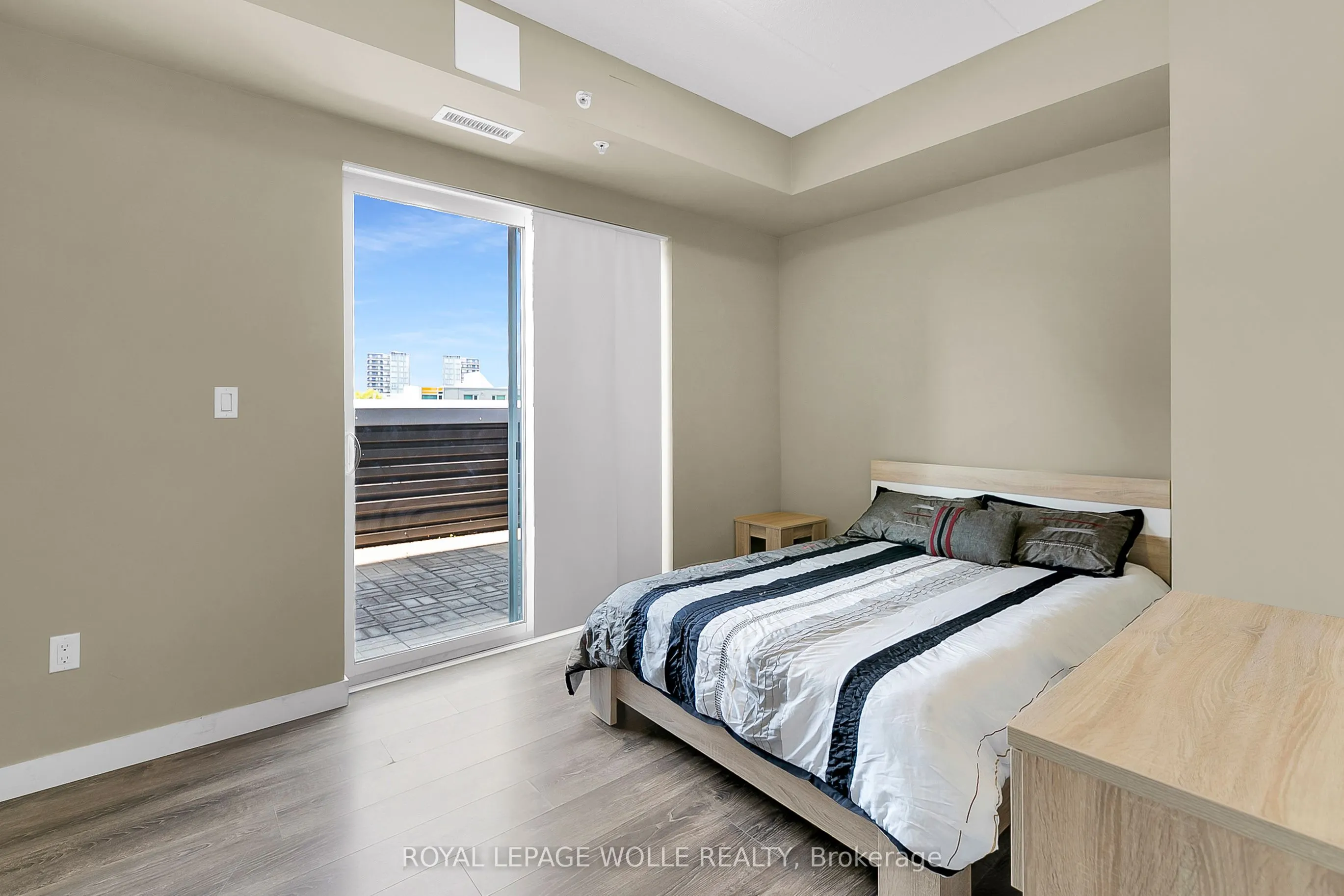280 Lester Street #404