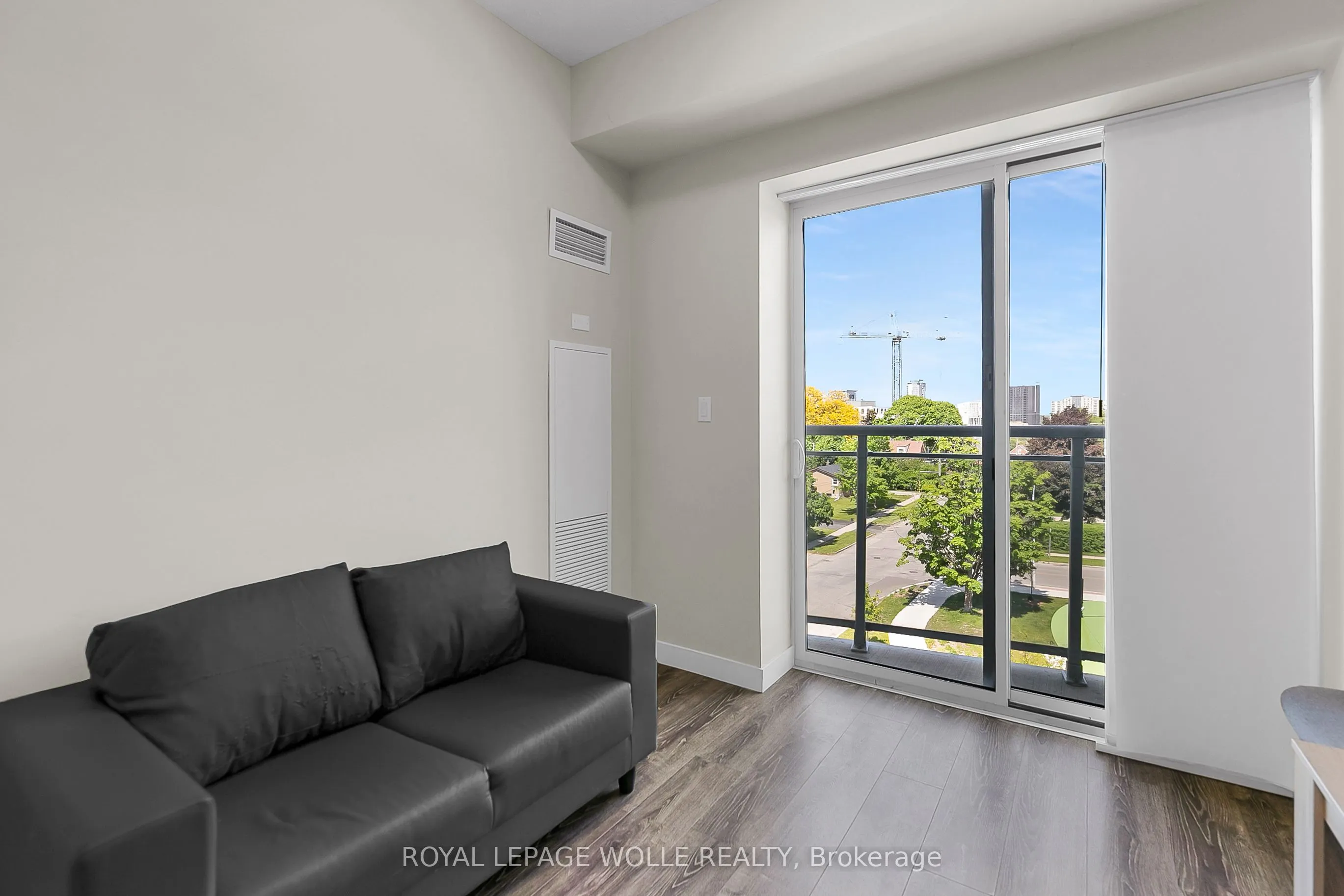 280 Lester Street #404