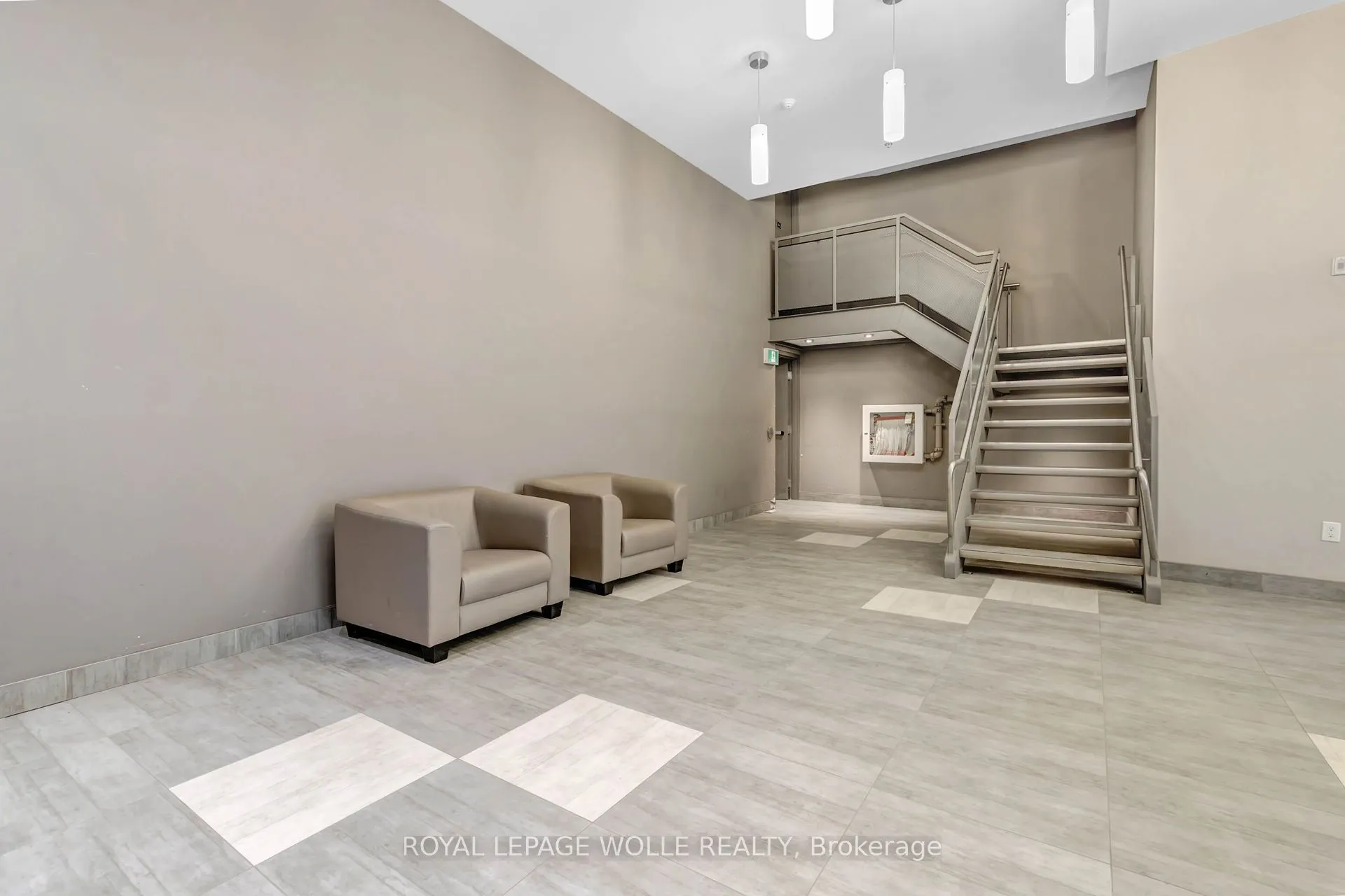 280 Lester Street #404