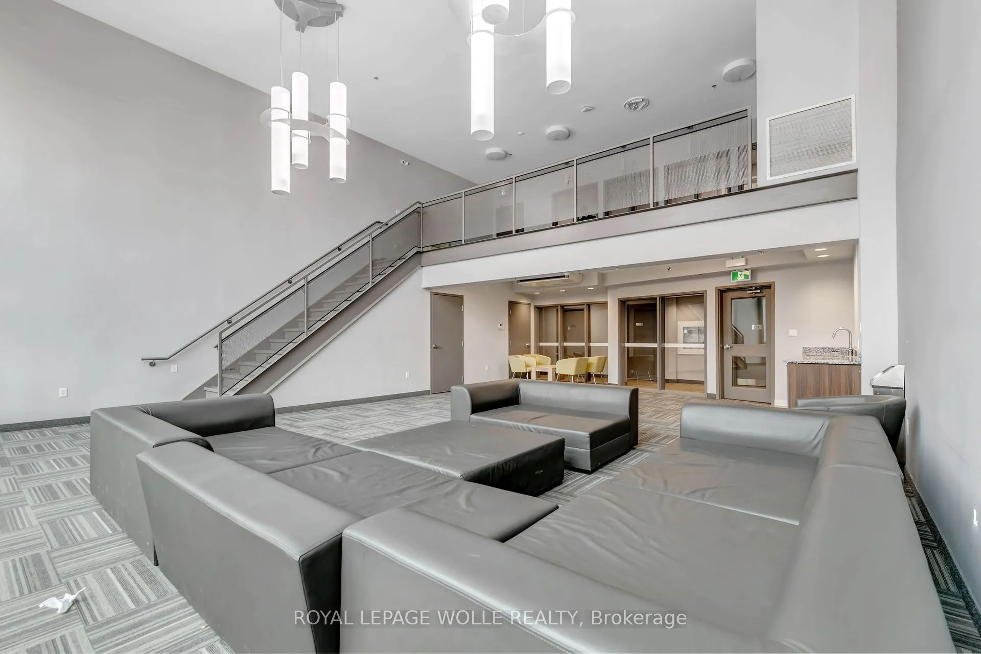 280 Lester Street #404