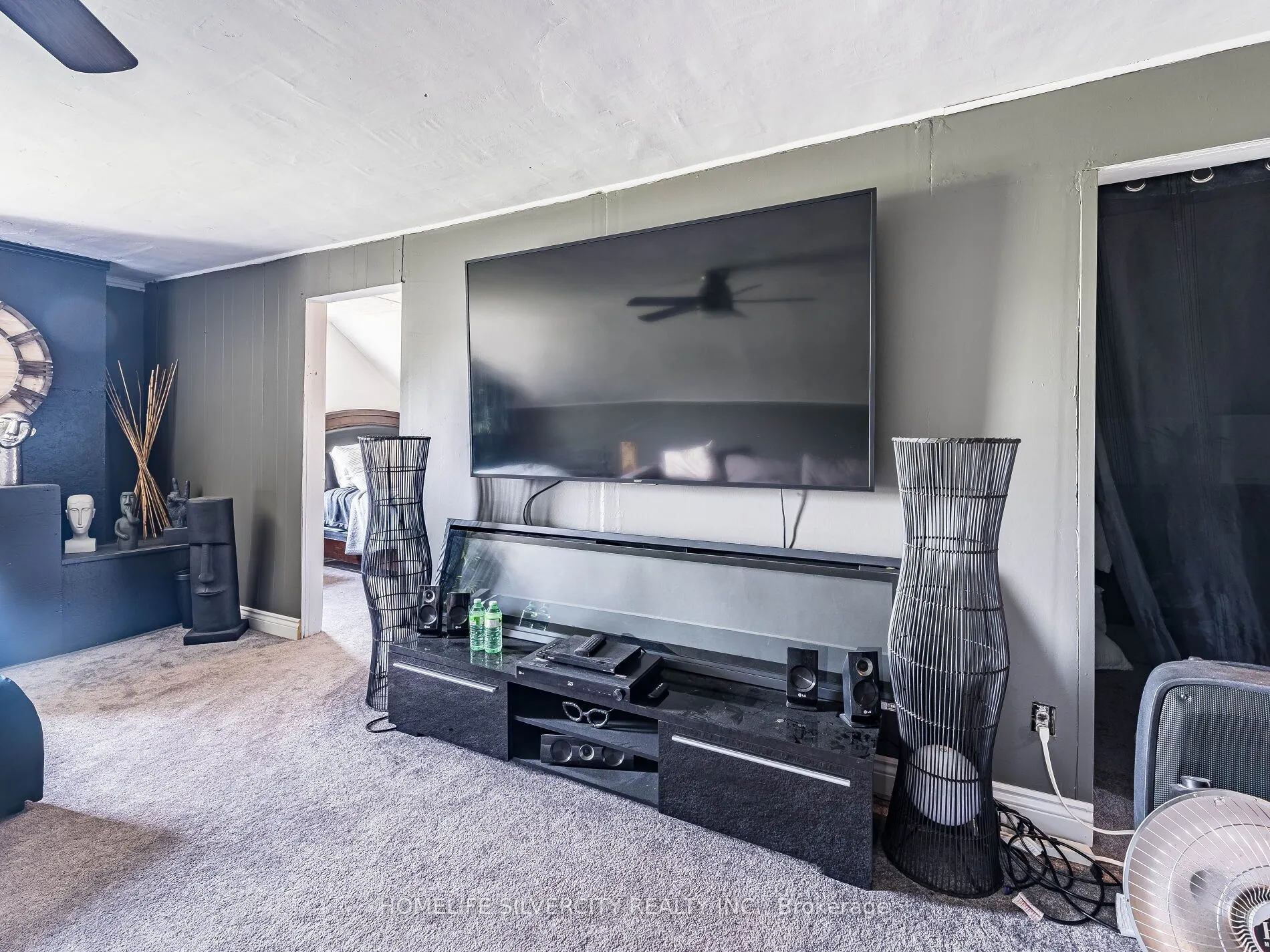 4613 N Service Road