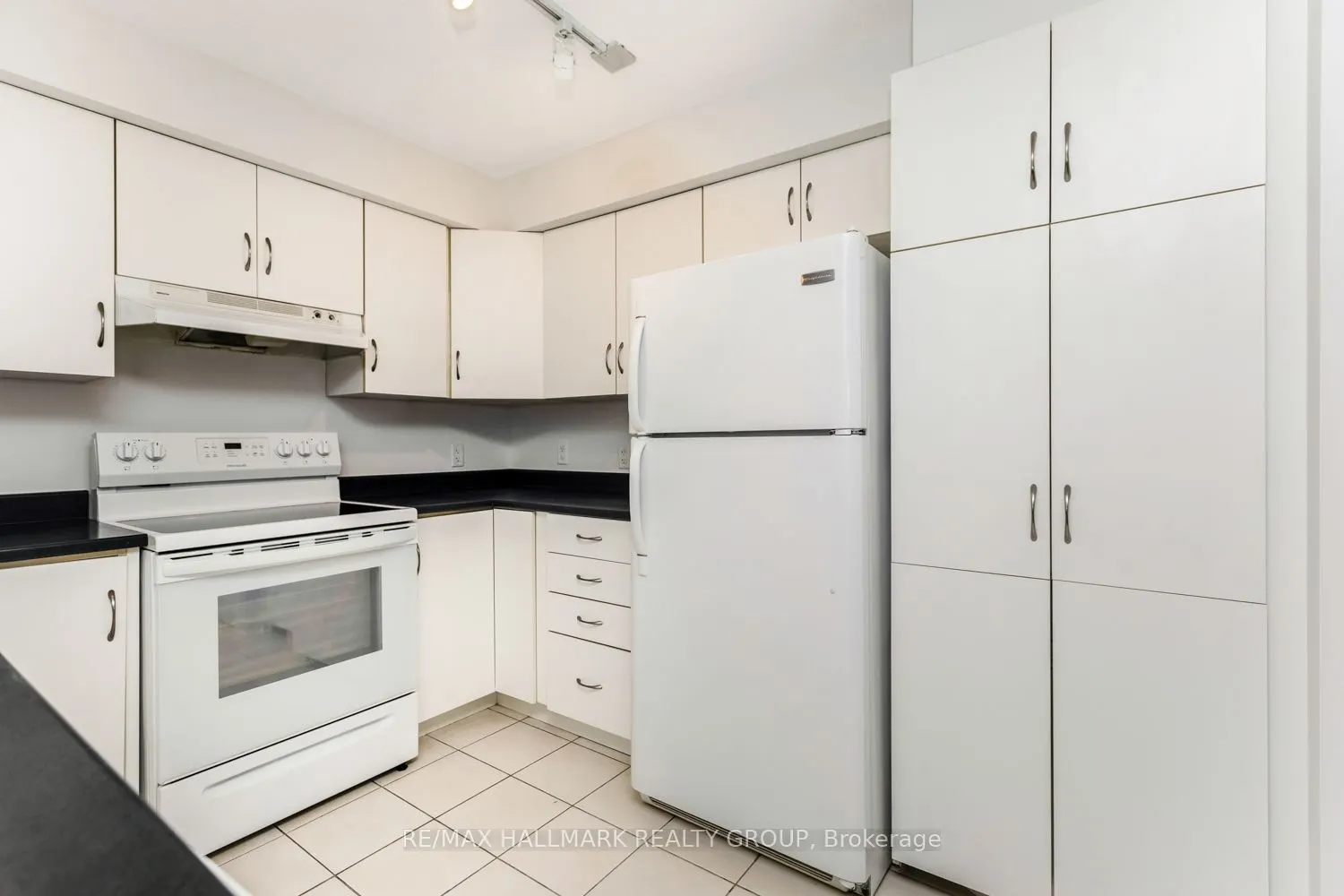 138 Somerset Street W #502