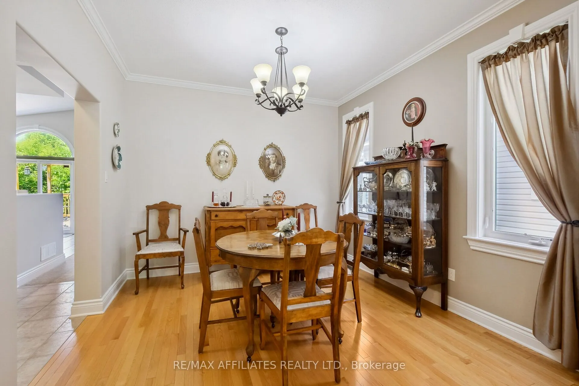 176 Topaze Crescent