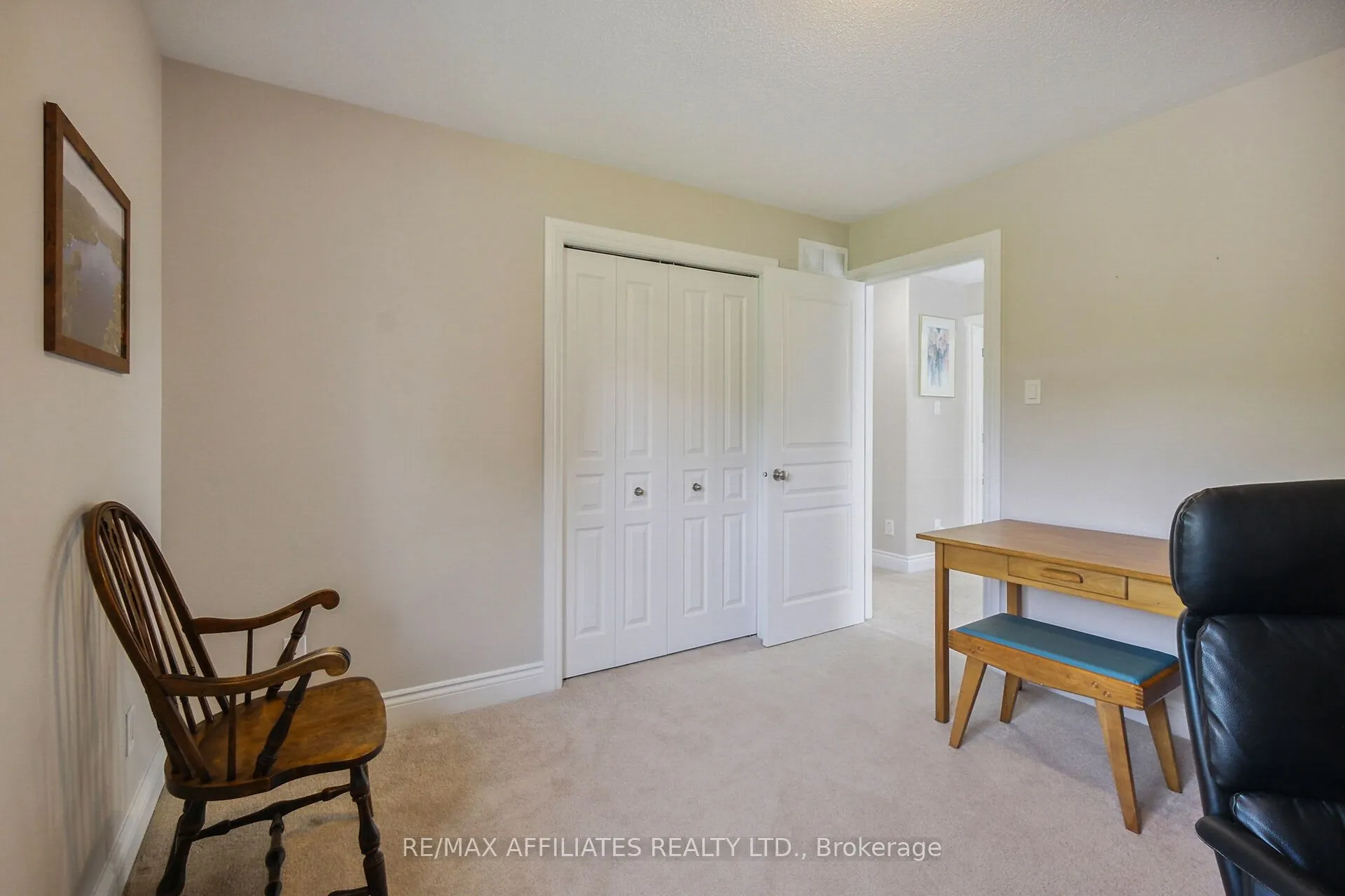 176 Topaze Crescent