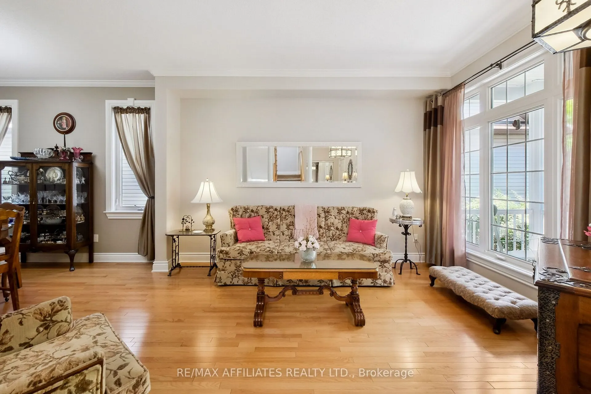 176 Topaze Crescent