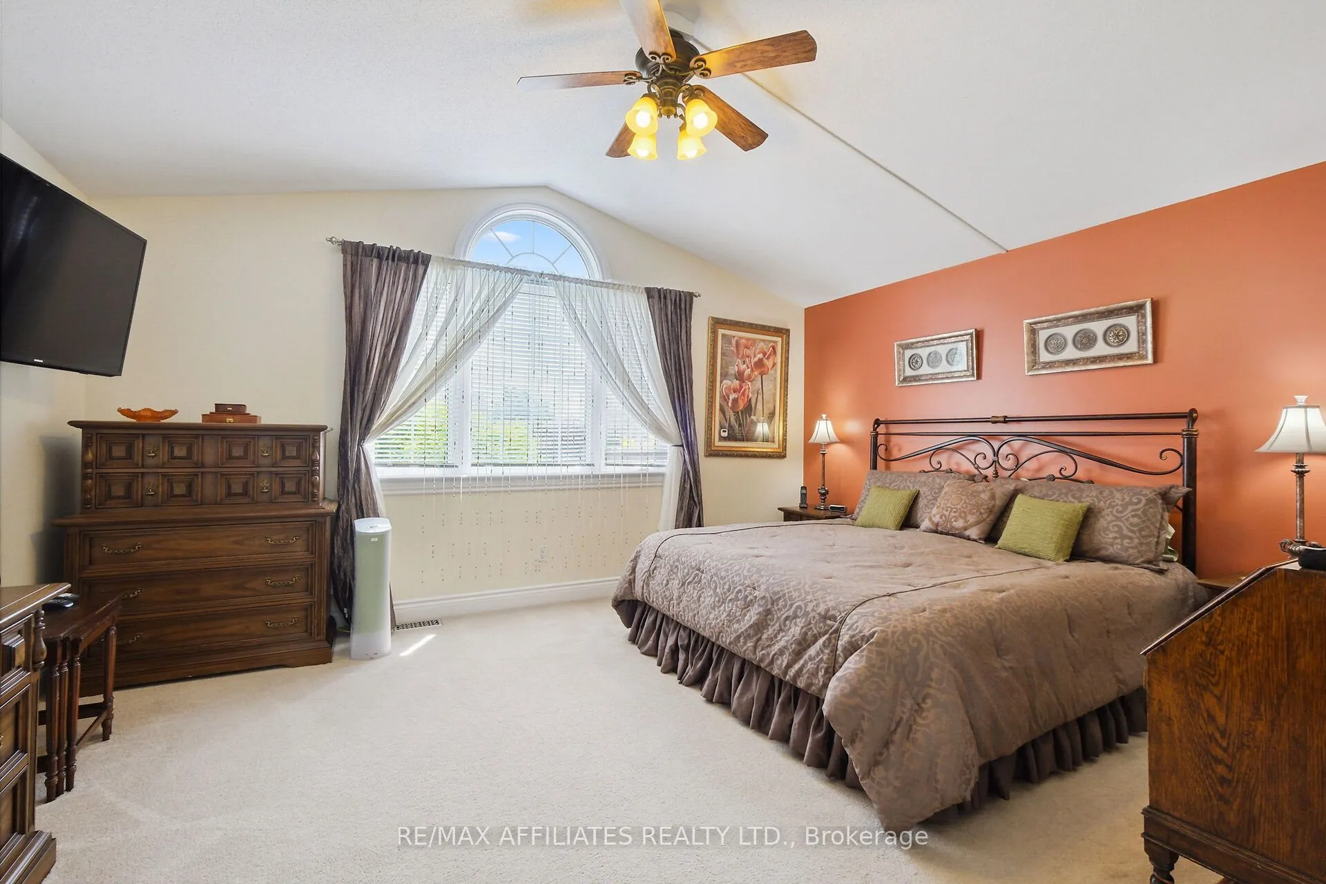 176 Topaze Crescent