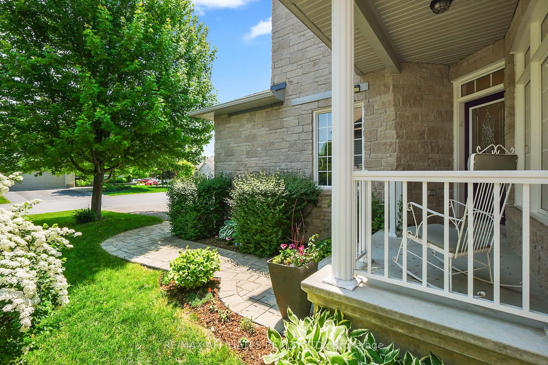 176 Topaze Crescent