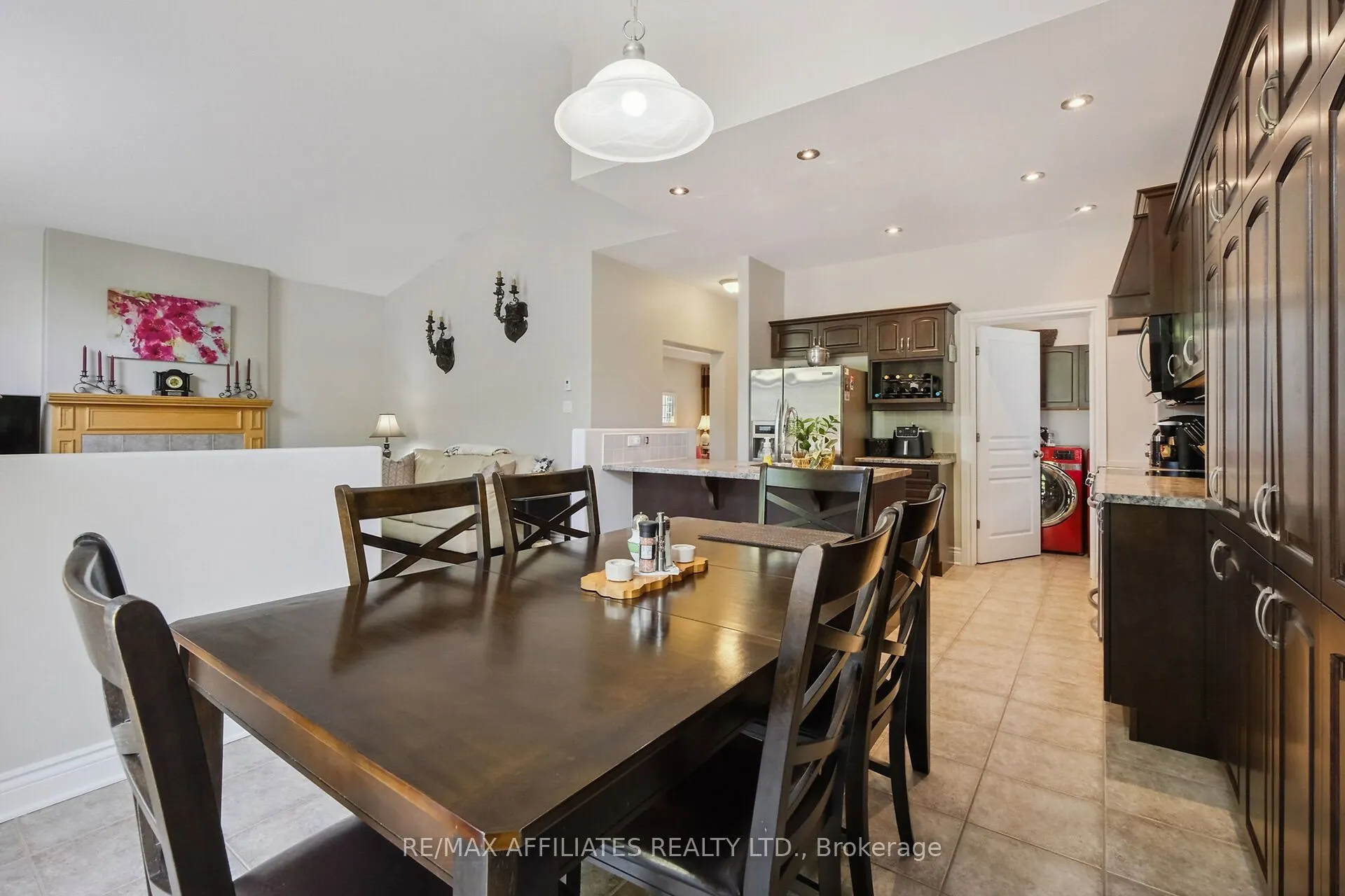 176 Topaze Crescent