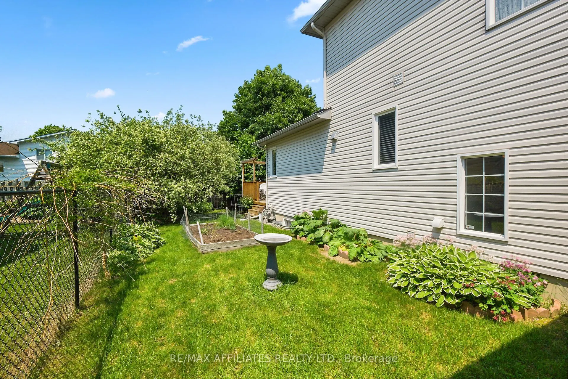 176 Topaze Crescent