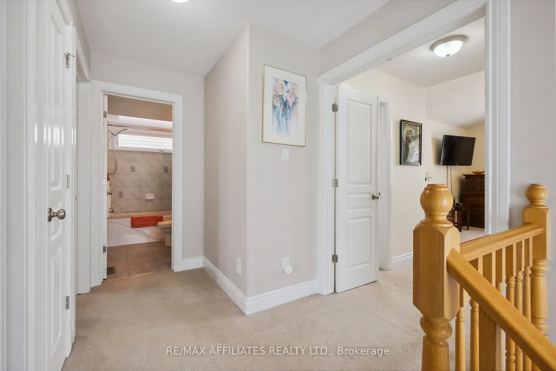176 Topaze Crescent