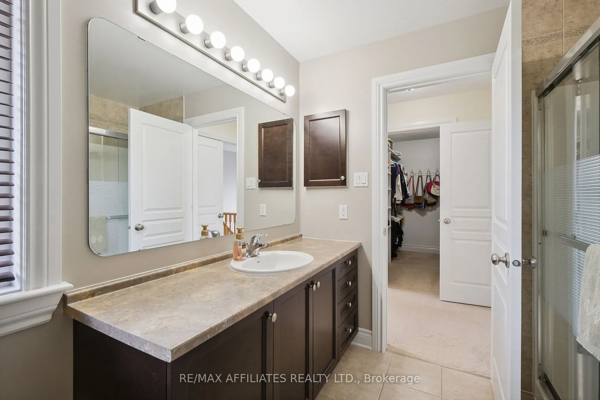 176 Topaze Crescent