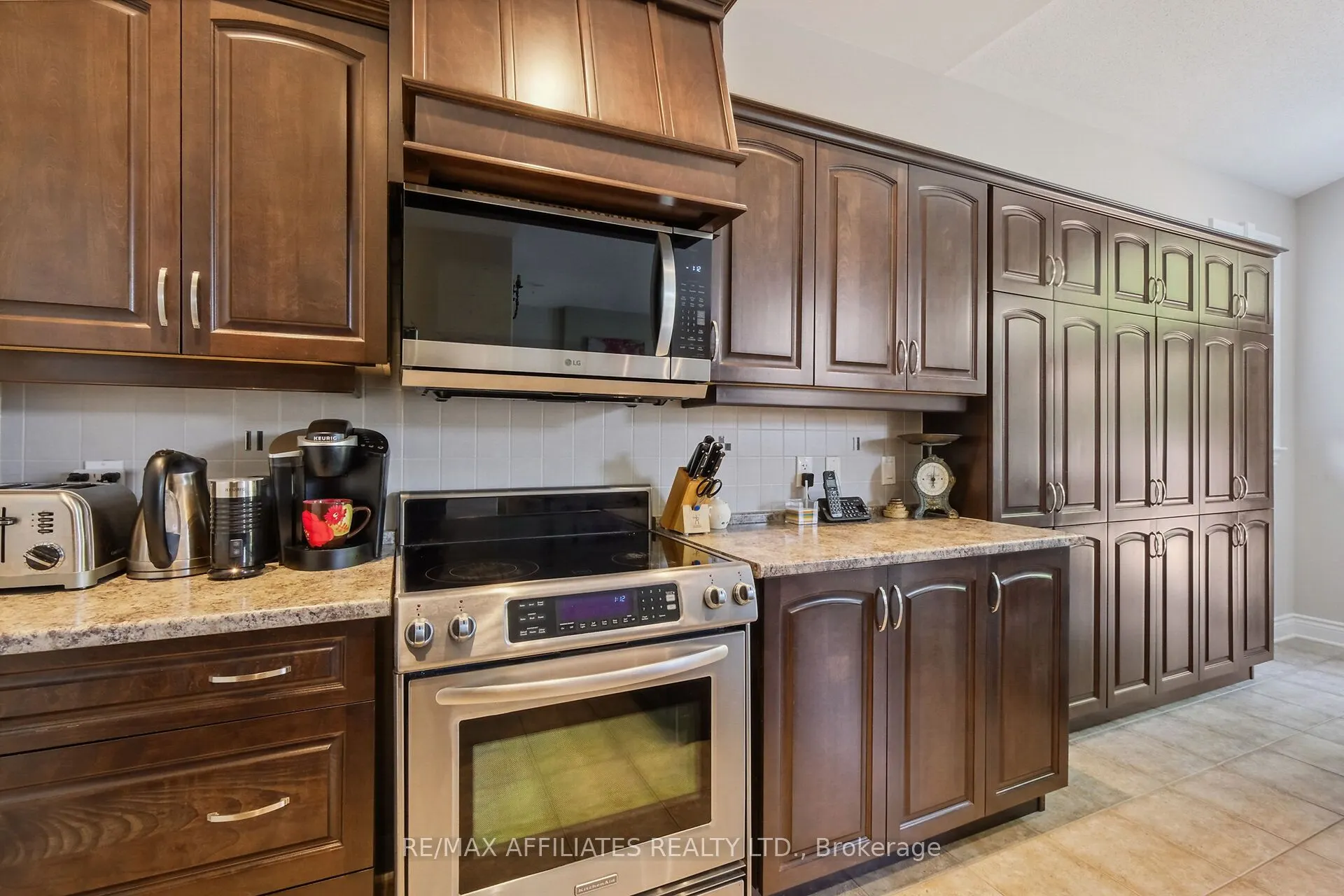 176 Topaze Crescent