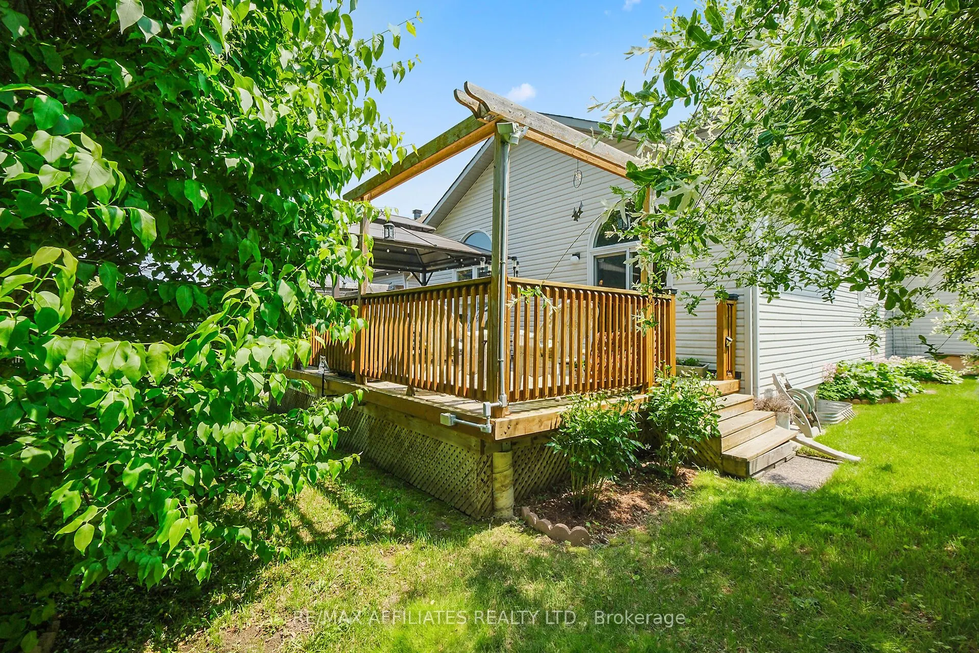 176 Topaze Crescent