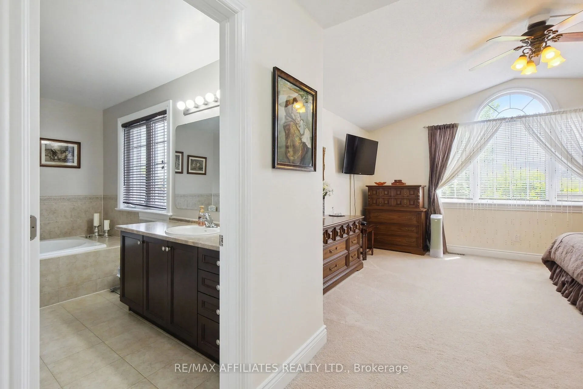 176 Topaze Crescent