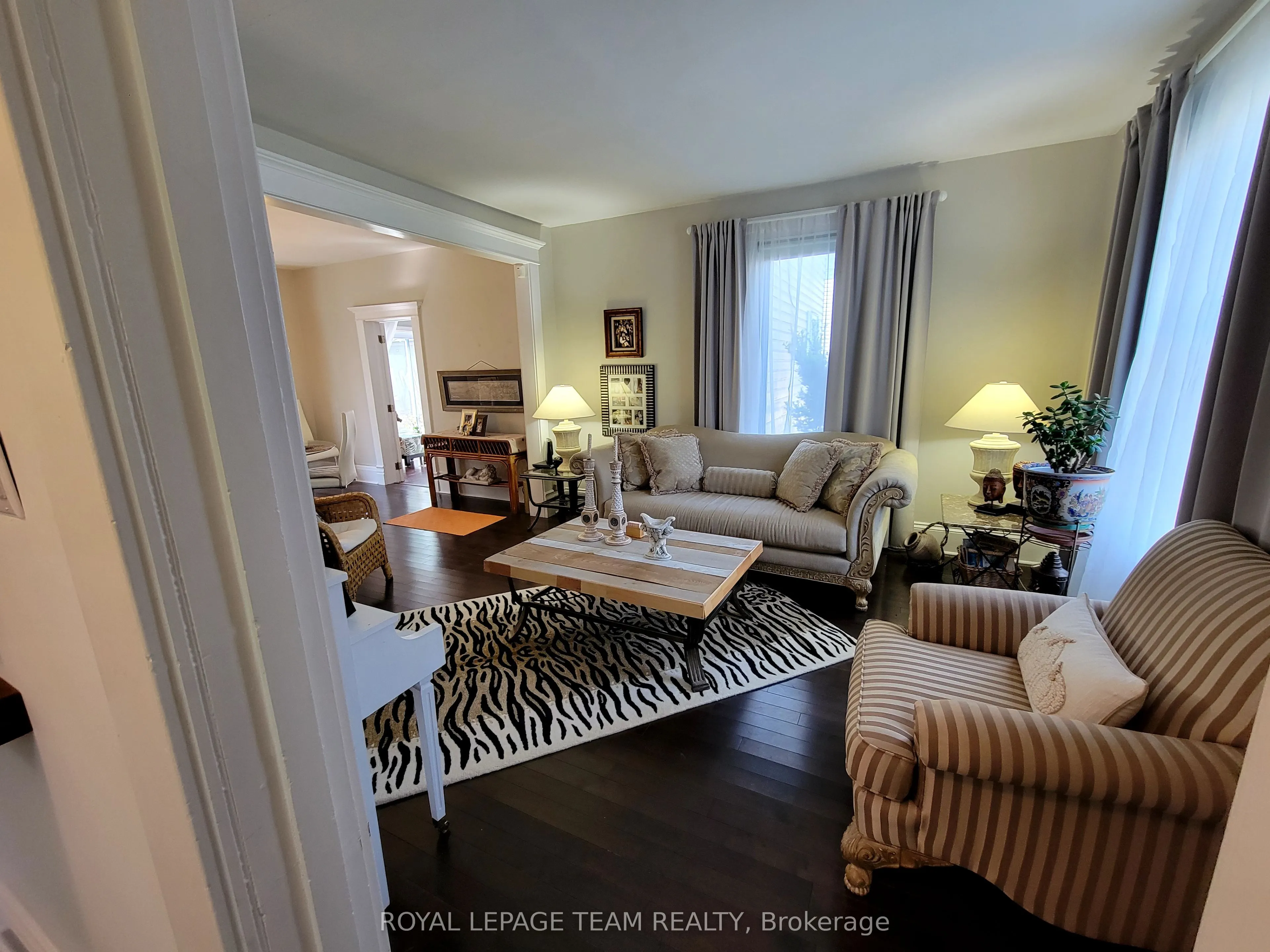 16 Peter Street S