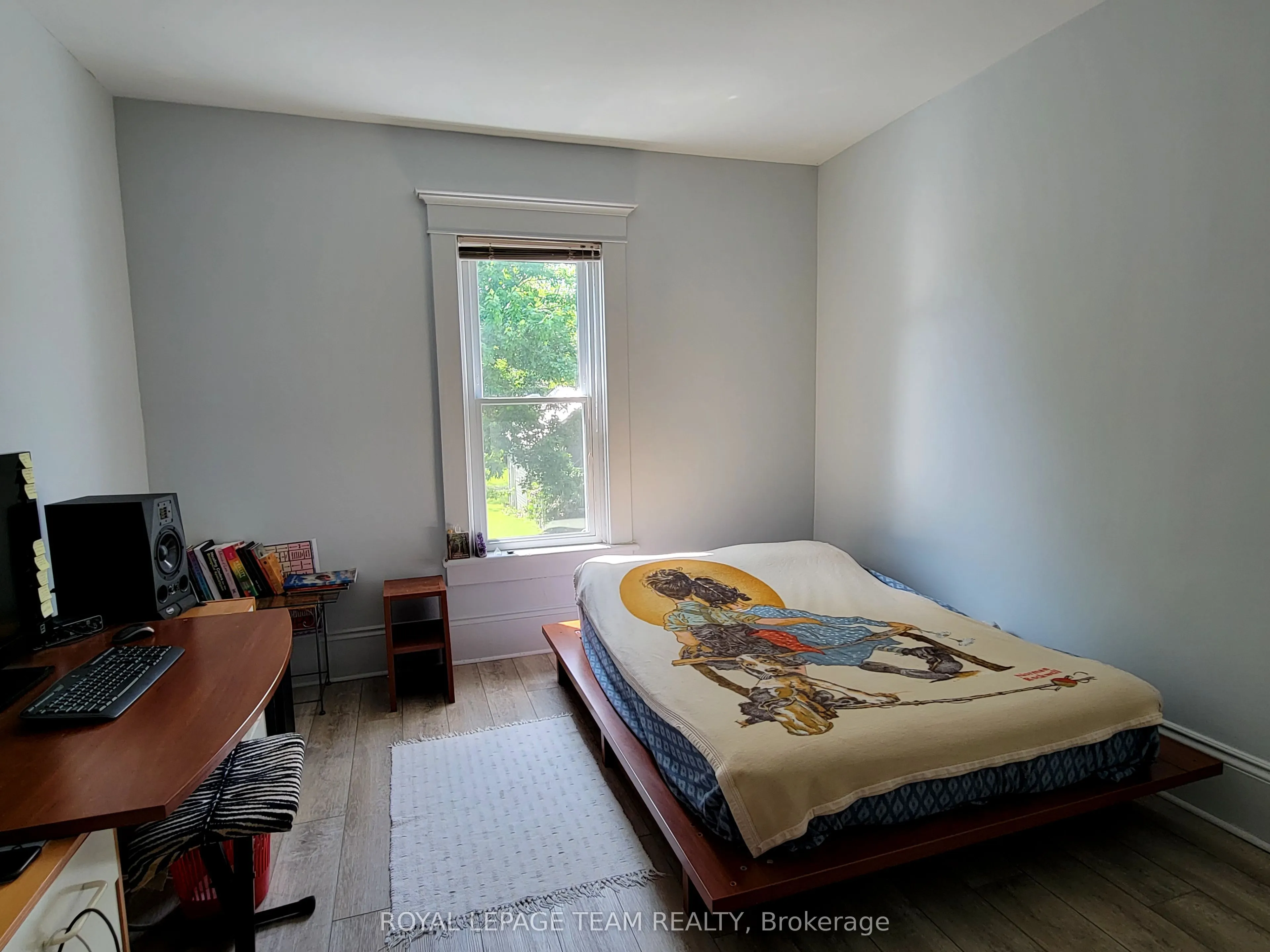 16 Peter Street S