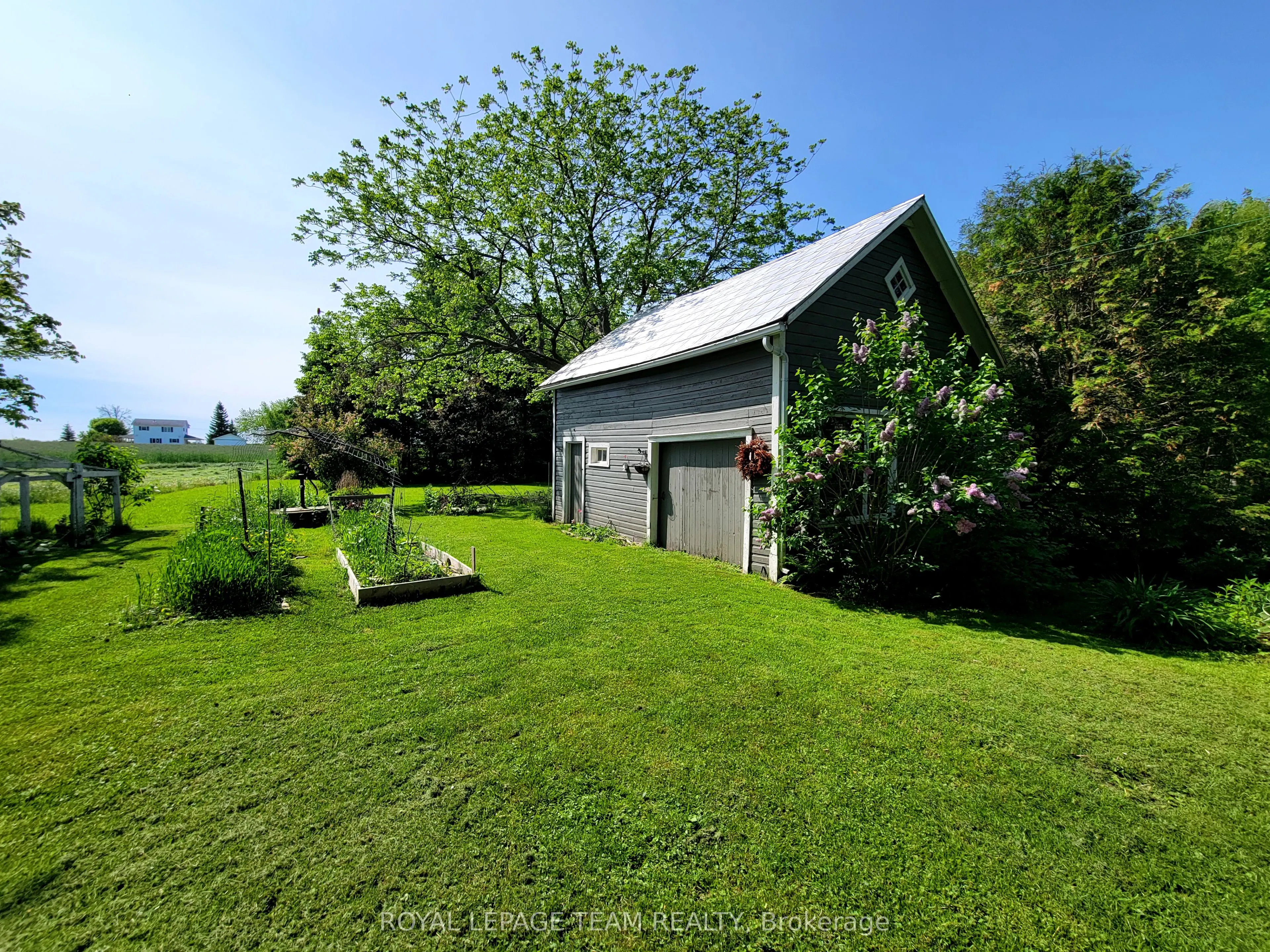 16 Peter Street S