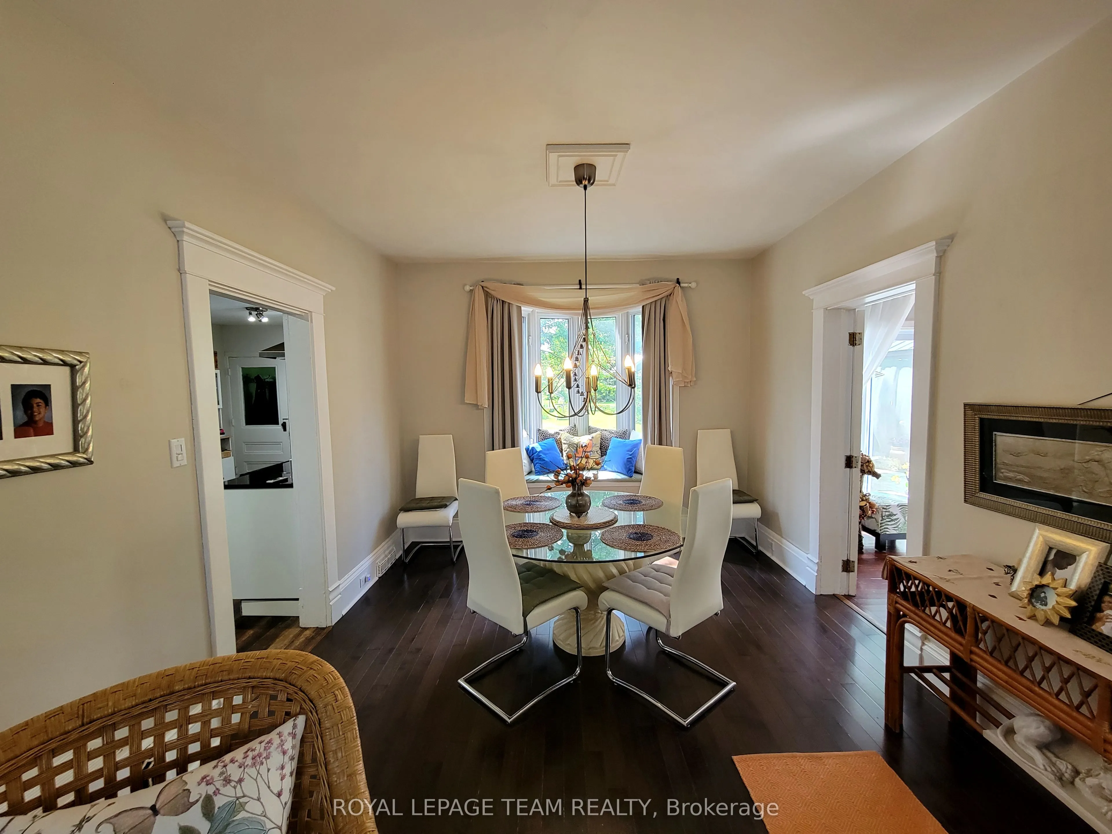 16 Peter Street S