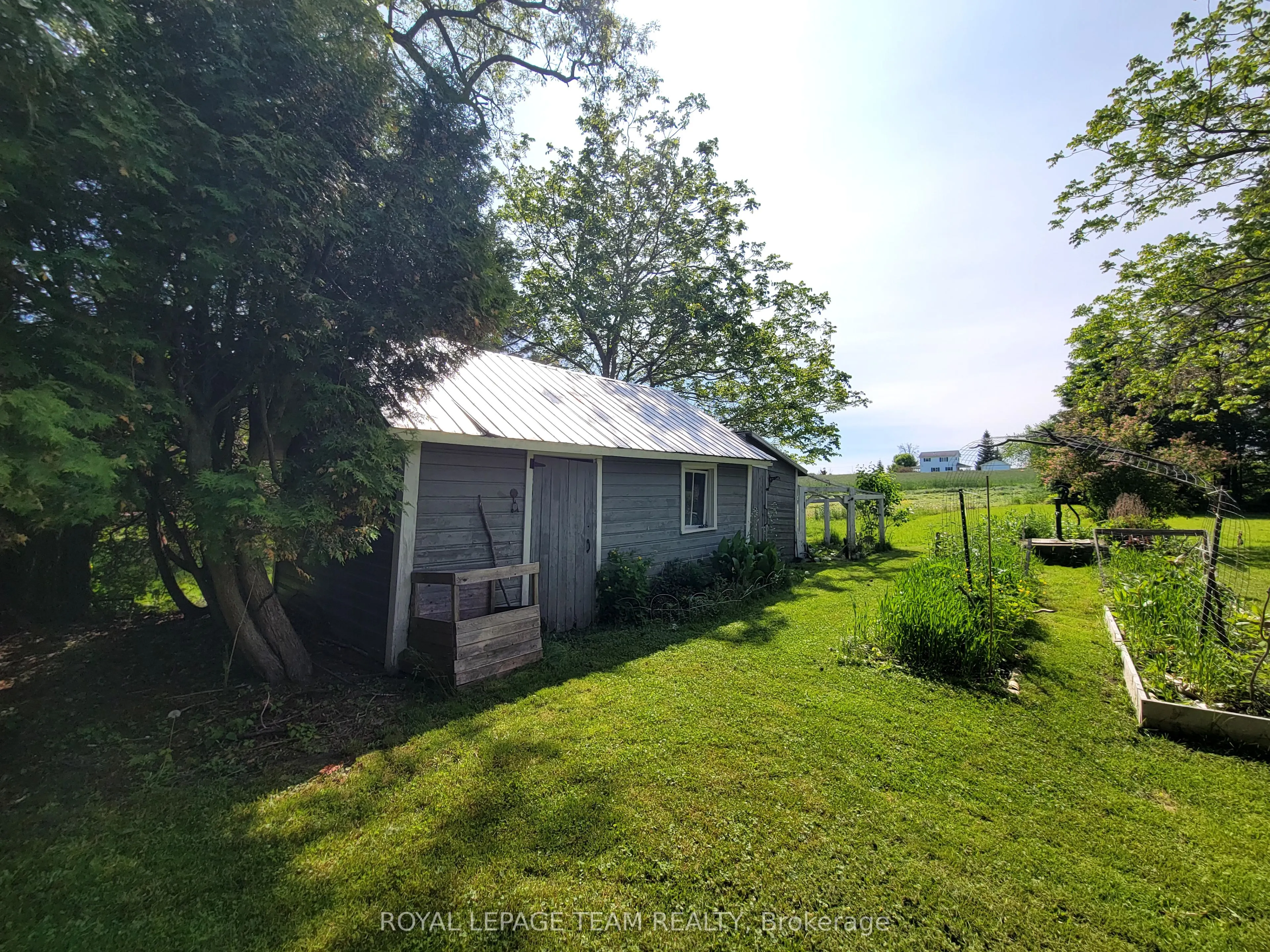 16 Peter Street S