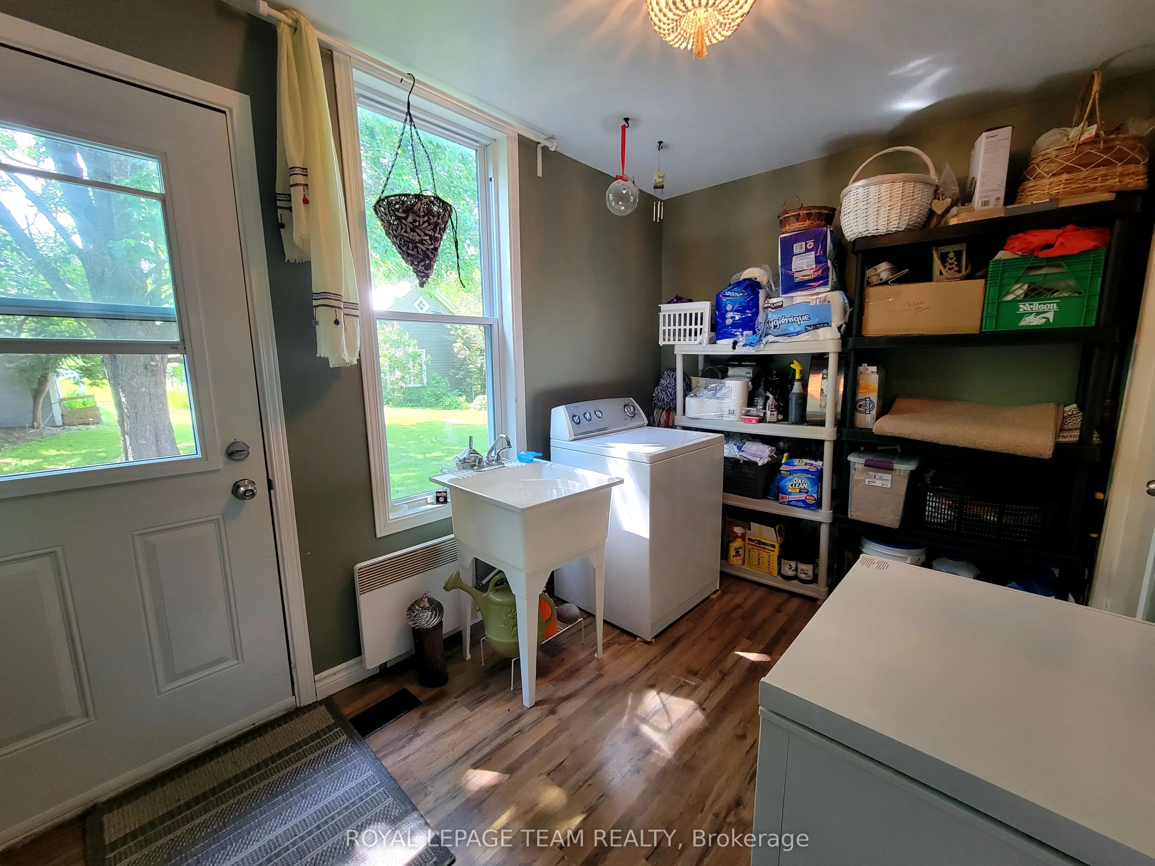 16 Peter Street S