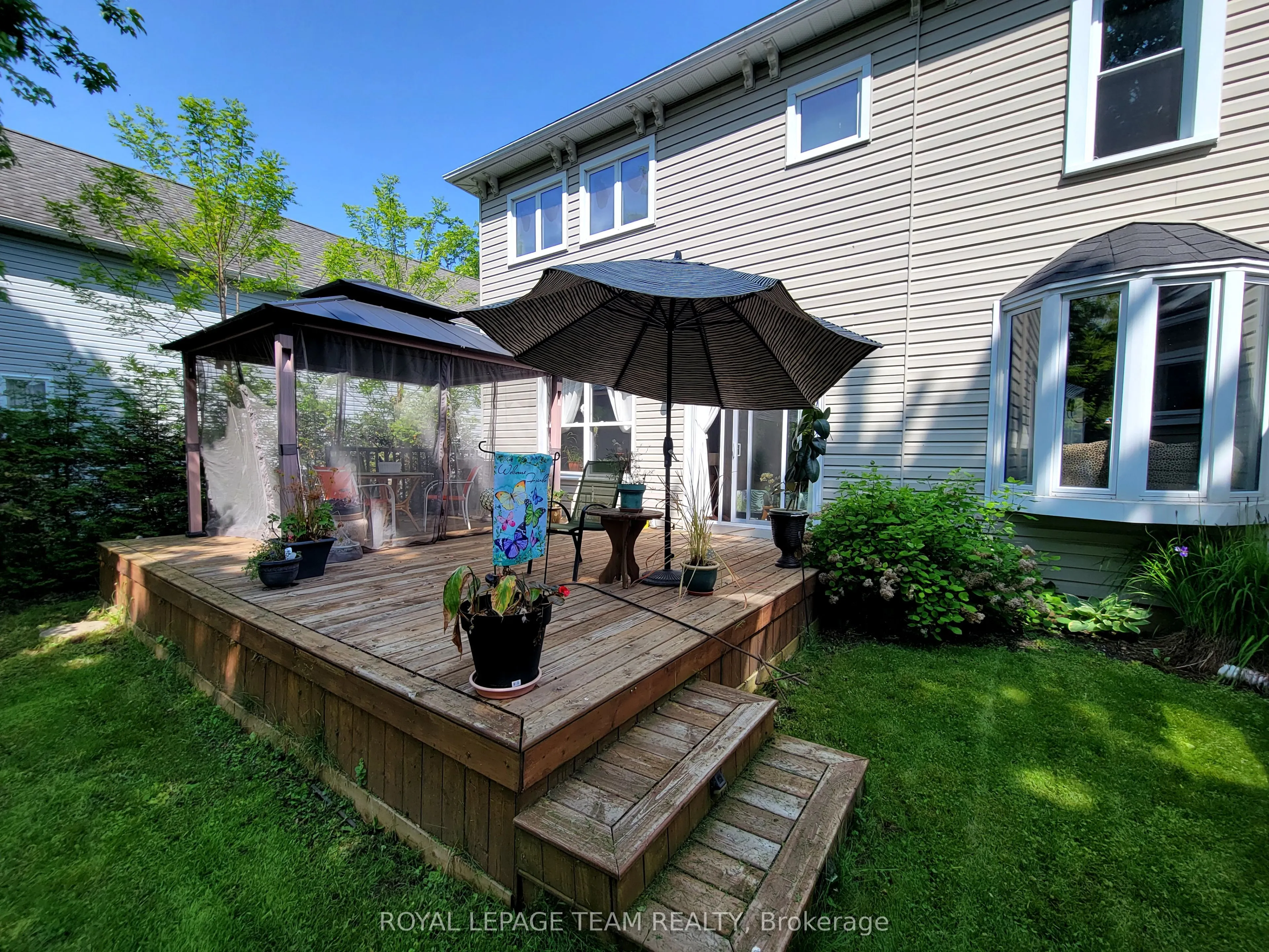 16 Peter Street S