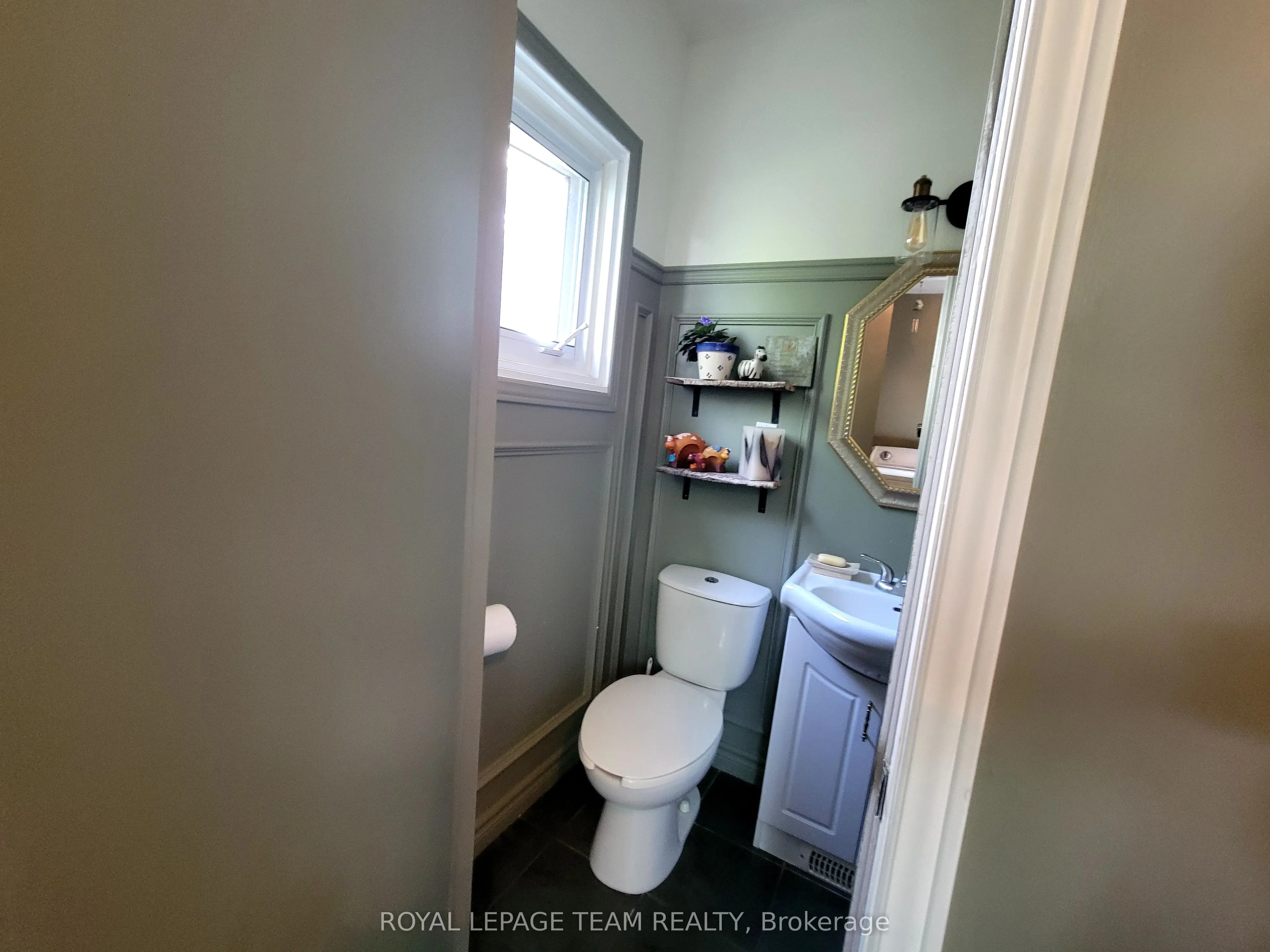 16 Peter Street S