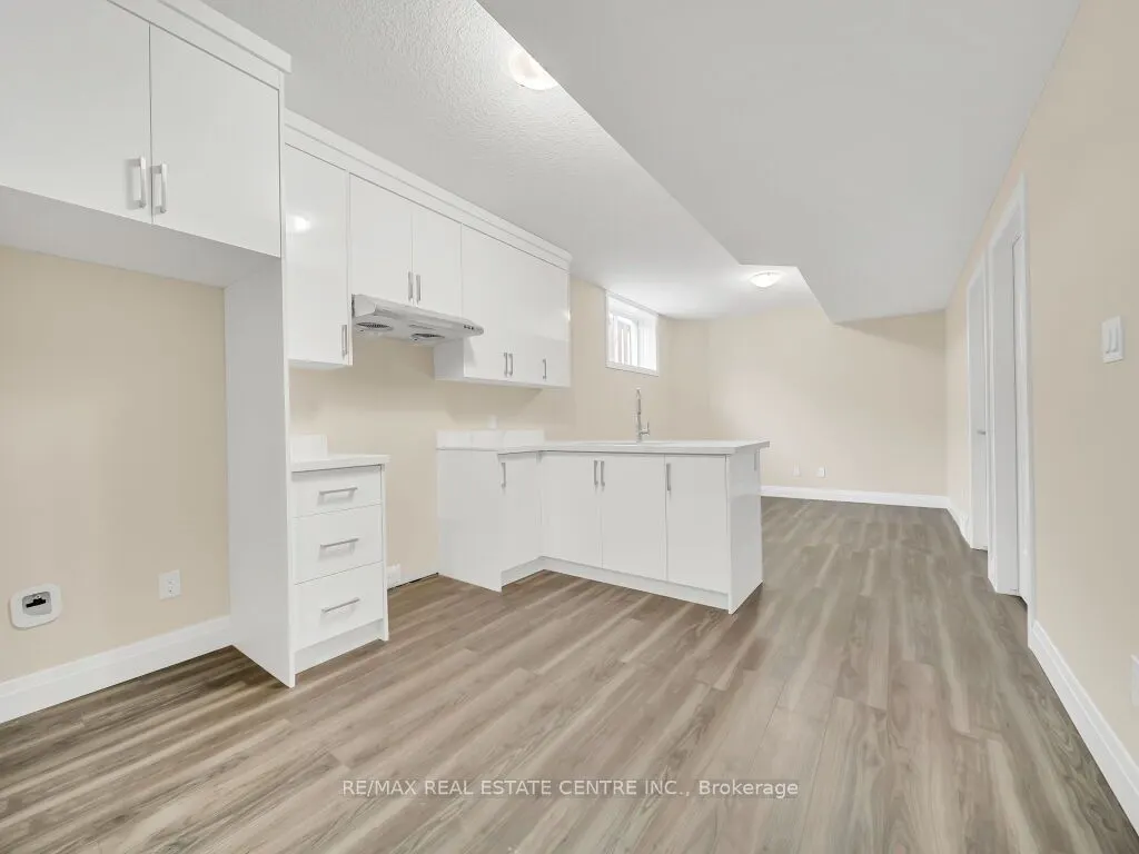 256 King Street W