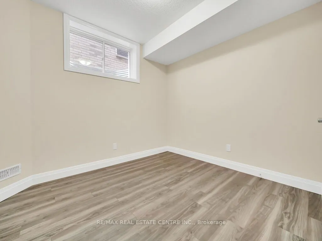 256 King Street W