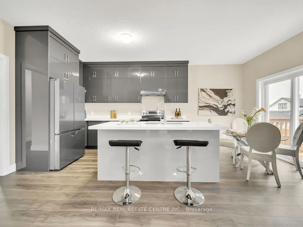 256 King Street W