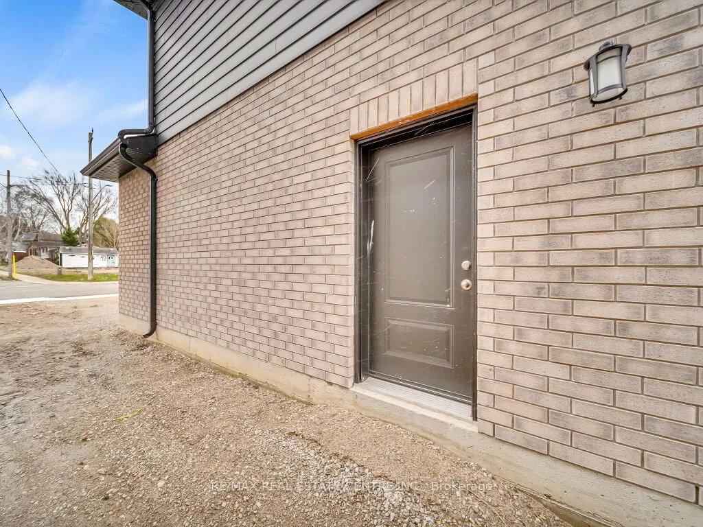 256 King Street W